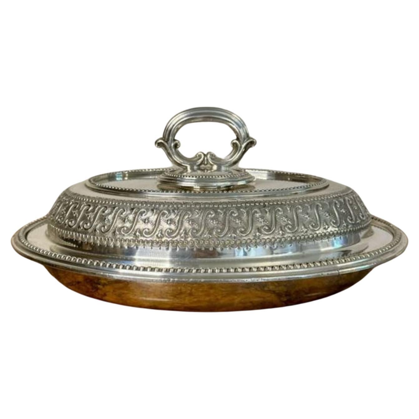 Impresionante plato de entrante antiguo de calidad eduardiana bañado en plata
