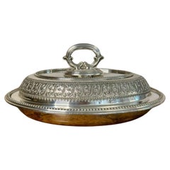 Impresionante plato de entrante antiguo de calidad eduardiana bañado en plata