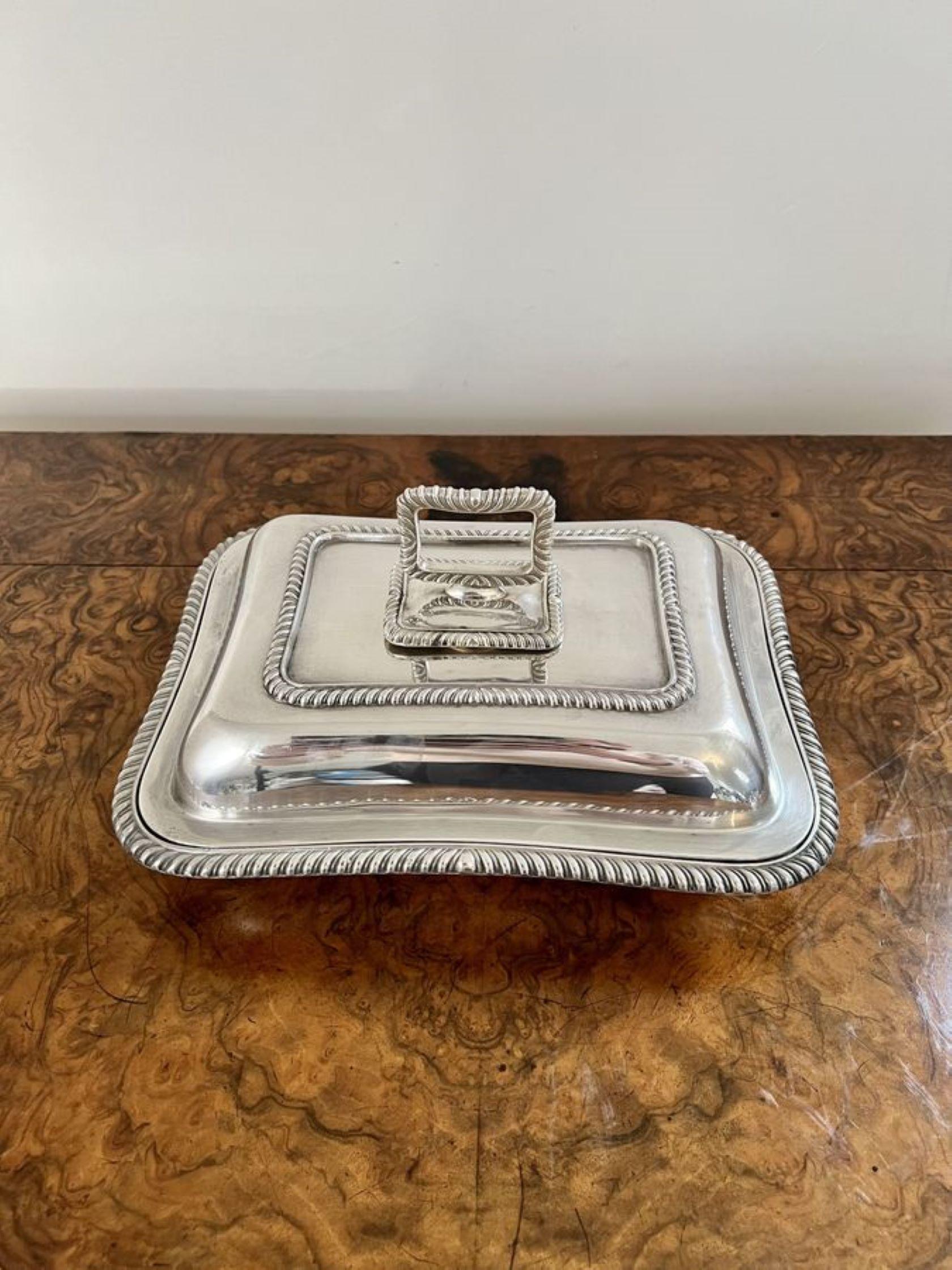 Stunning antique Edwardian quality silver plated rectangle entrée dish having a quality rectangle silver plated entrée dish with ornate detail round the rim, a lift off lid with a silver plated ornate handle to the top.

D. 1900