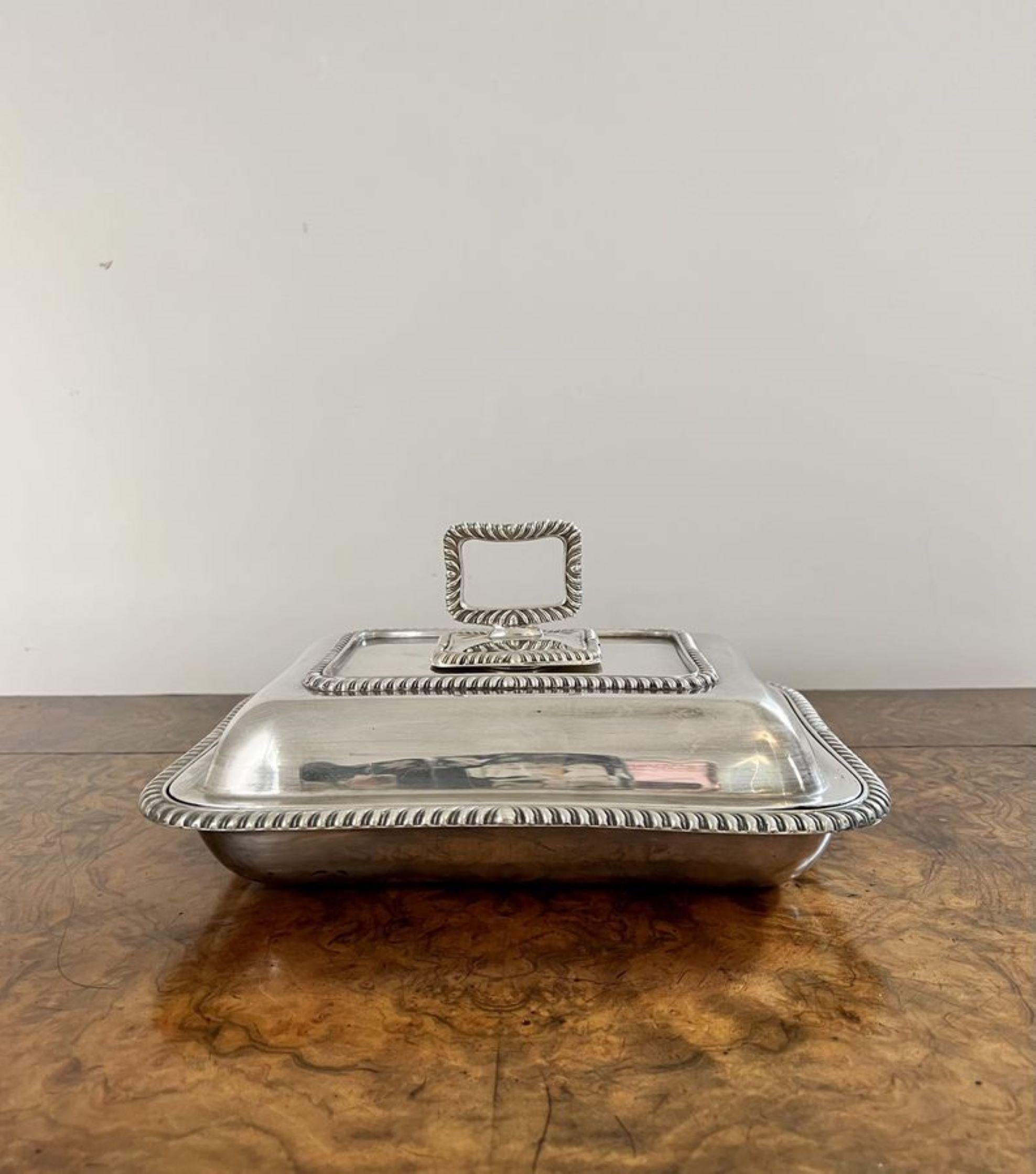 Stunning antique Edwardian quality silver plated rectangle entrée dish In Good Condition For Sale In Ipswich, GB