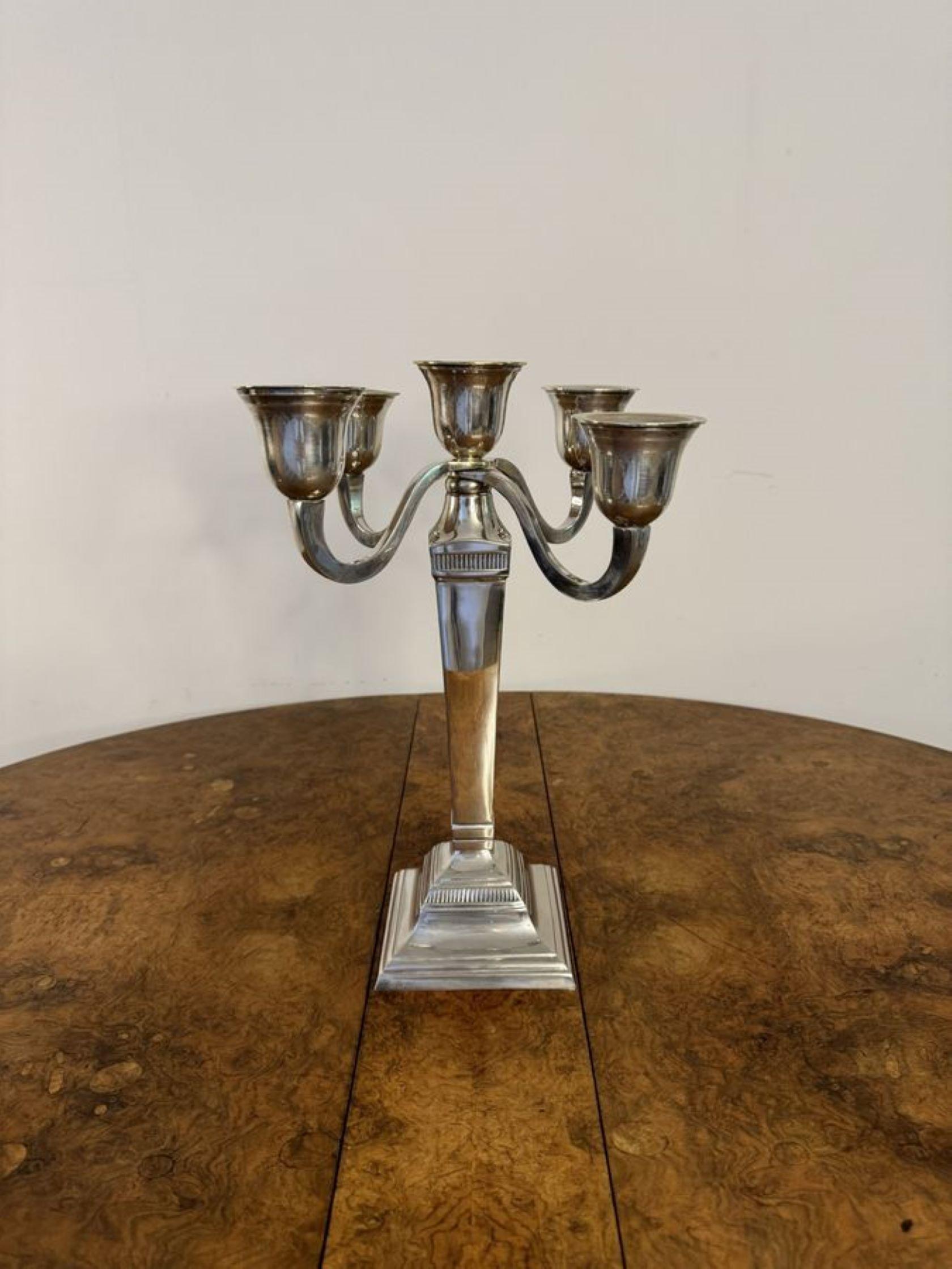 Splendido completo antico edoardiano di cinque candelabri placcati in argento in vendita 1