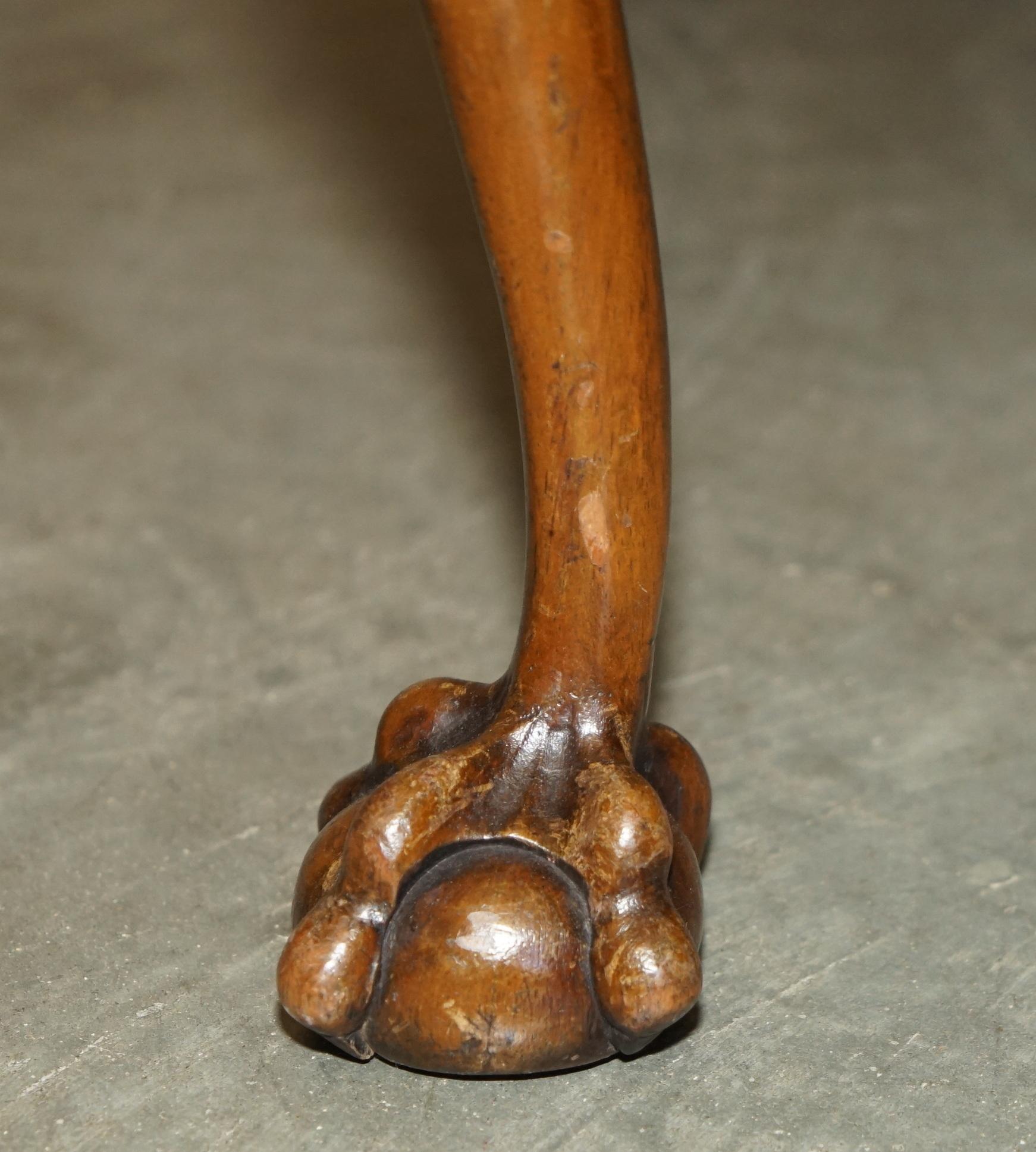 STUNNING ANTIQUE ENGLiSH BURR WALNUT BROWN LEATHER CLAW & BALL WINDOW SEATCH (panchina con finestra) in vendita 6