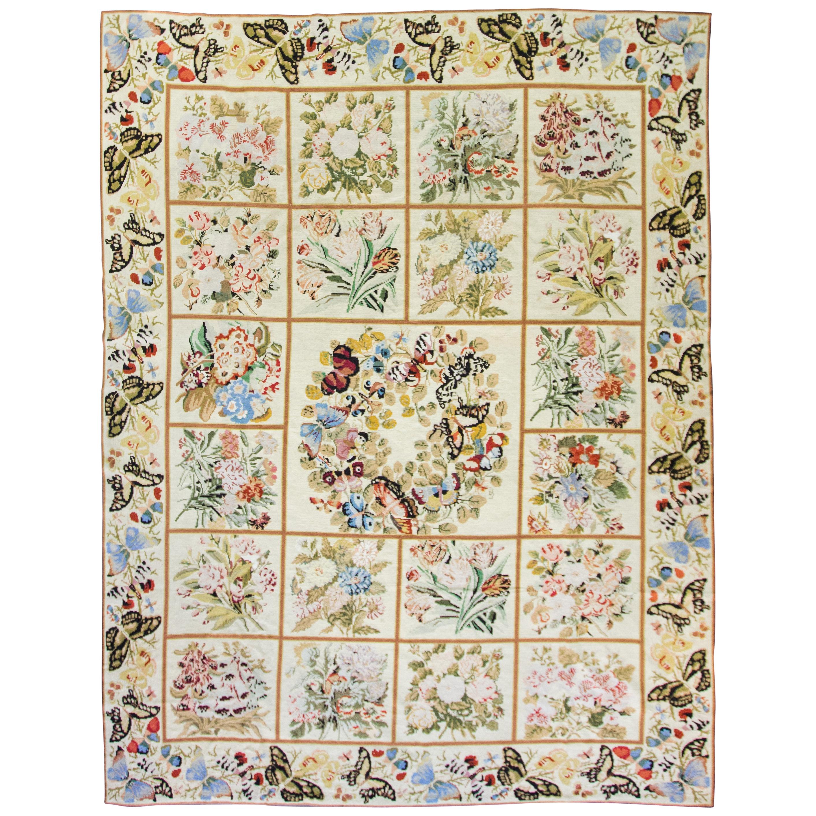 Antiker englischer Schmetterlingsstickerei-Teppich