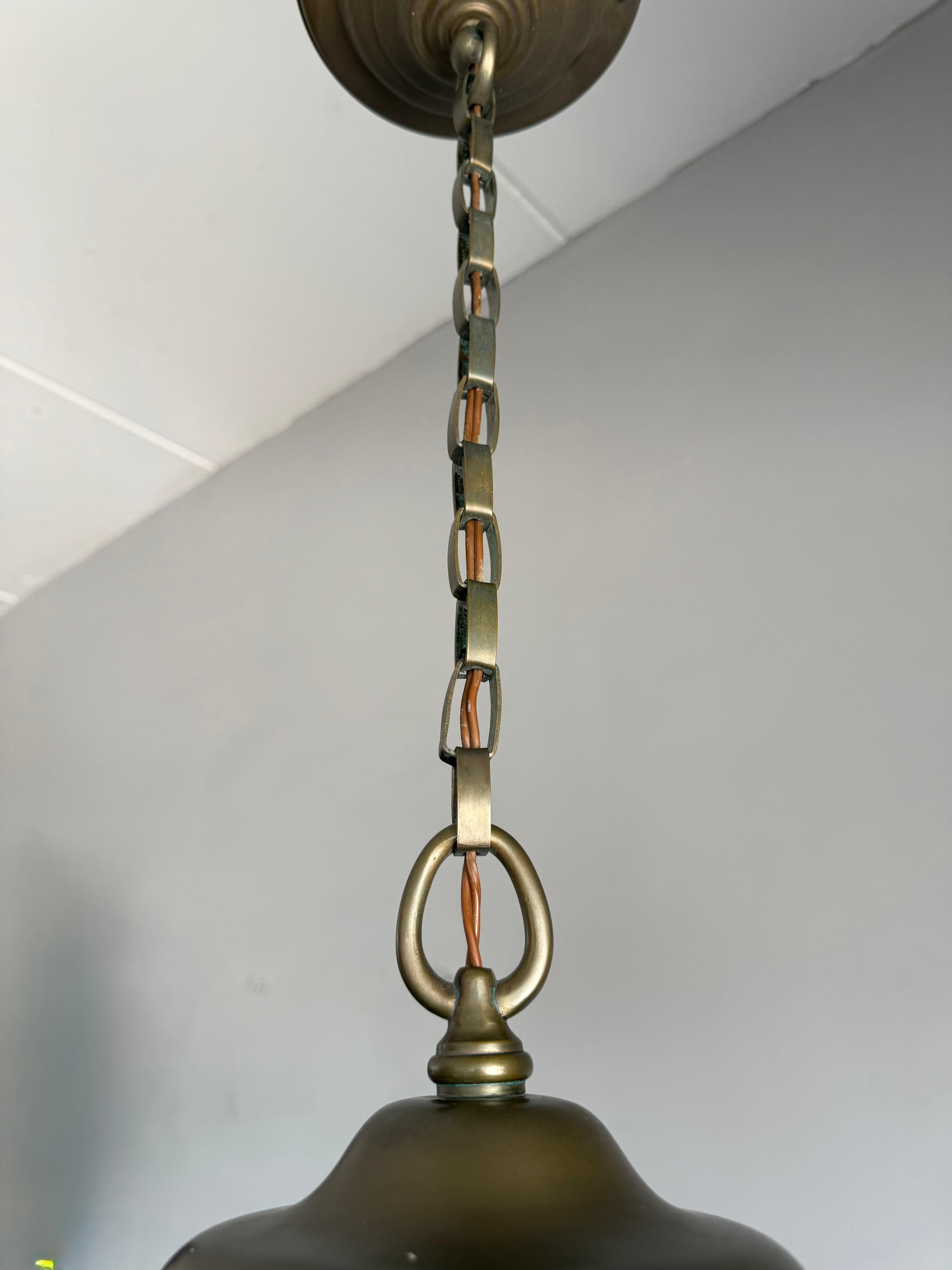 Ottone Stupendo pendente a lanterna in ottone neoclassico francese con vetro smerigliato del 1910 ca. in vendita