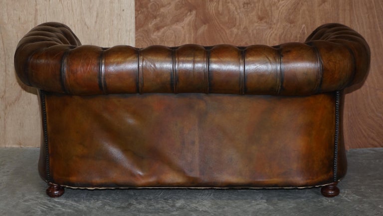Stunning Antique Fully Restored Cigar Brown Leather Chesterfield Sofa Walnut For Sale 10