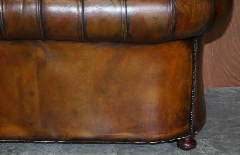 Stunning Antique Fully Restored Cigar Brown Leather Chesterfield Sofa Walnut For Sale 11