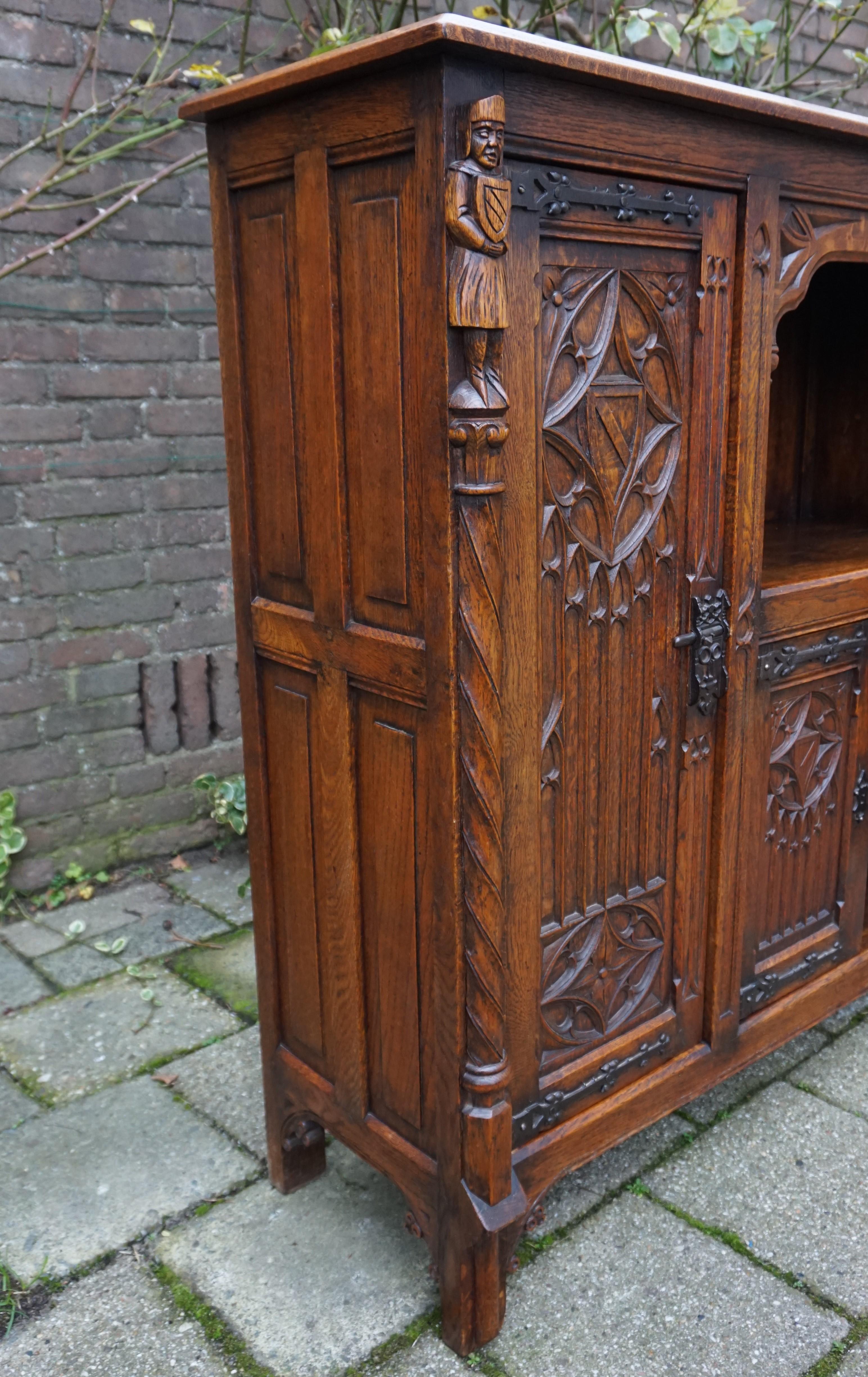 Stunning Antique Gothic Revival Hand Carved Bookcase / Sideboard /Drinks Cabinet 10