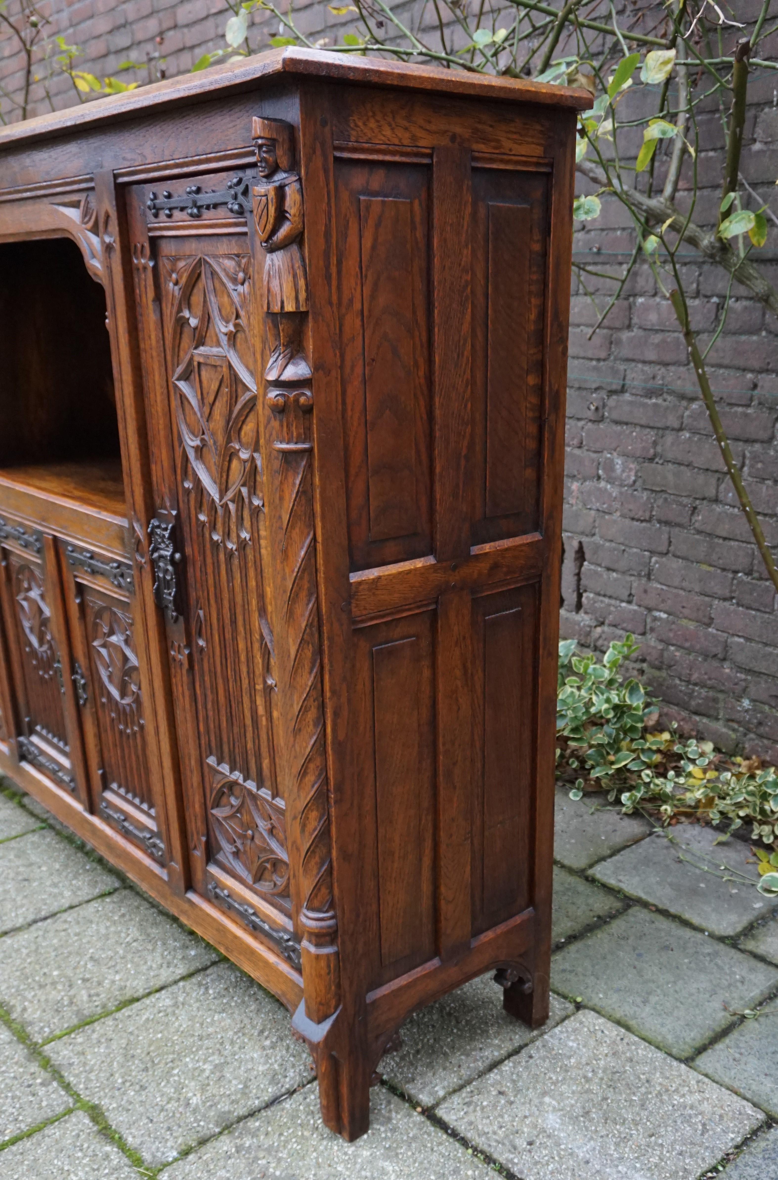 Stunning Antique Gothic Revival Hand Carved Bookcase / Sideboard /Drinks Cabinet 11