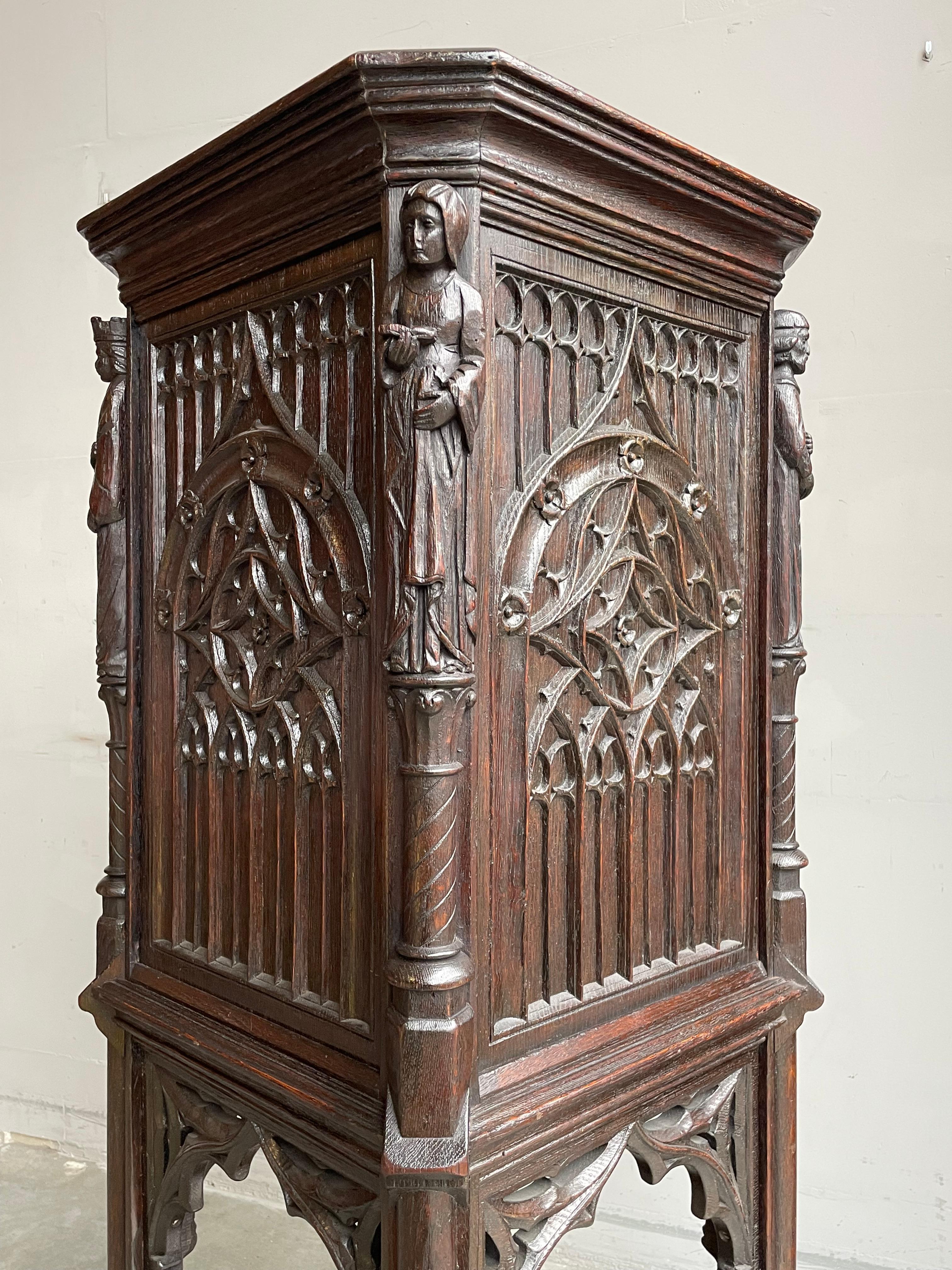 Stunning Antique Gothic Style Dark Oak Cabinet w. Handcarved Medieval Sculptures For Sale 4