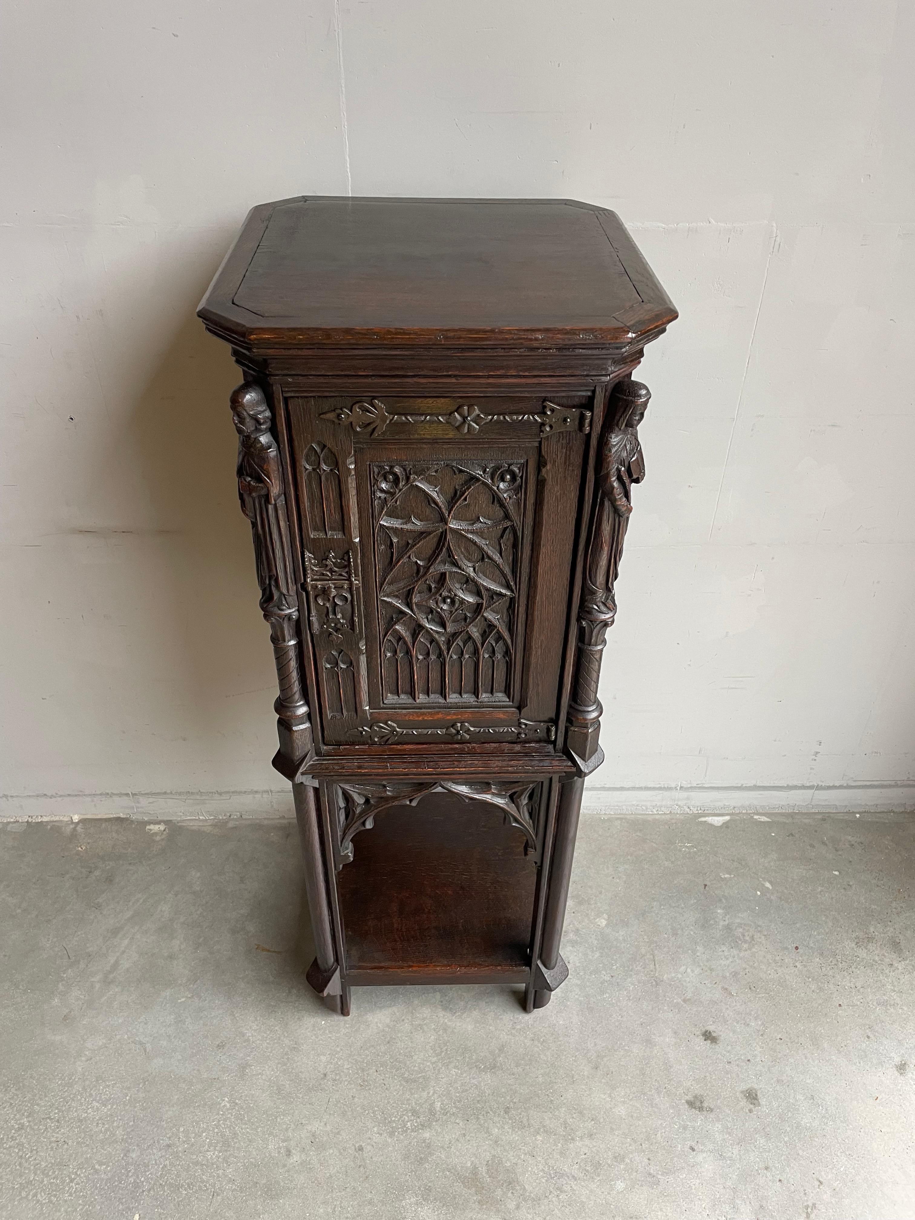 Stunning Antique Gothic Style Dark Oak Cabinet w. Handcarved Medieval Sculptures For Sale 12