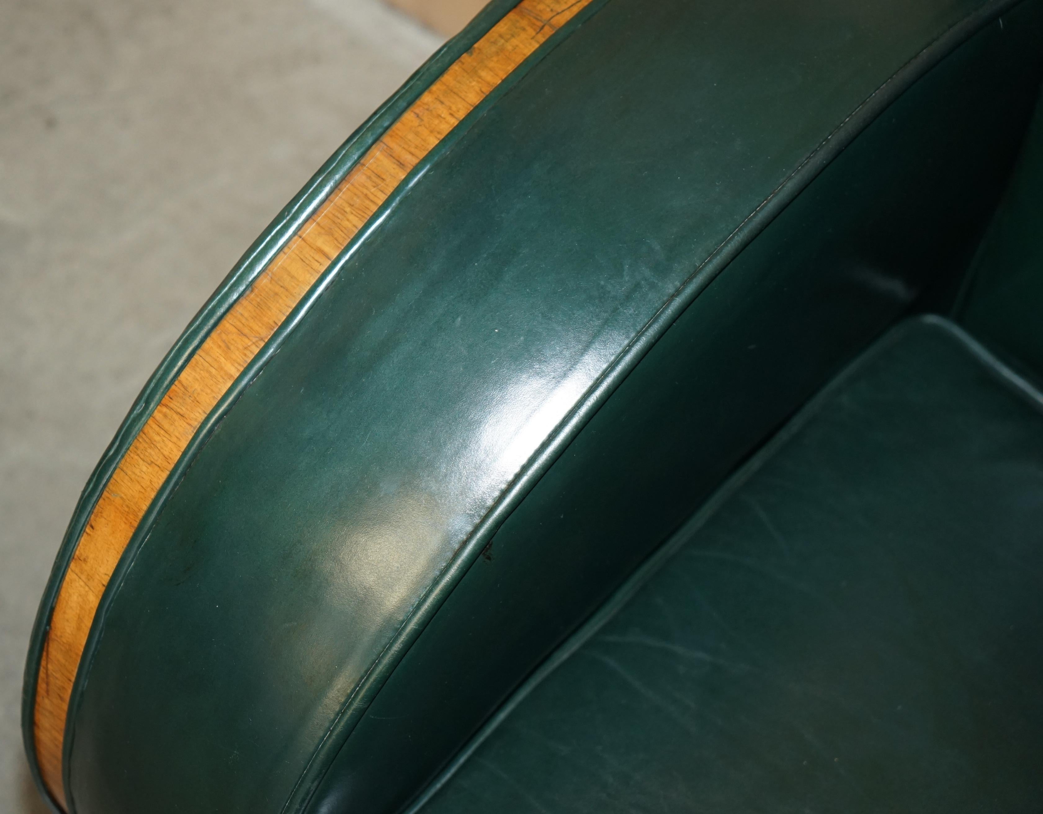 STUNNING ANTiQUE GREEN LEATHER ART DECO SOFA & ARMCHAIR THREE PIECE SUITE For Sale 10