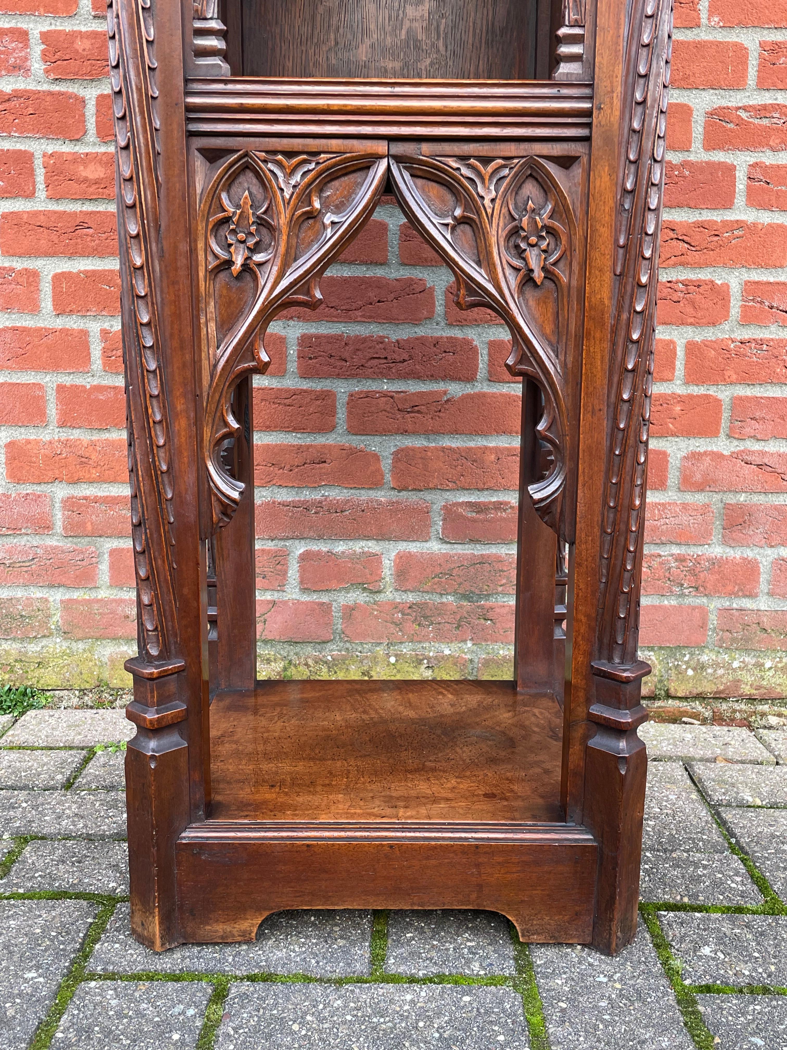 Stunning Antique Hand Carved Gothic Revival Nutwood Pedestal Sculpture Stand For Sale 7