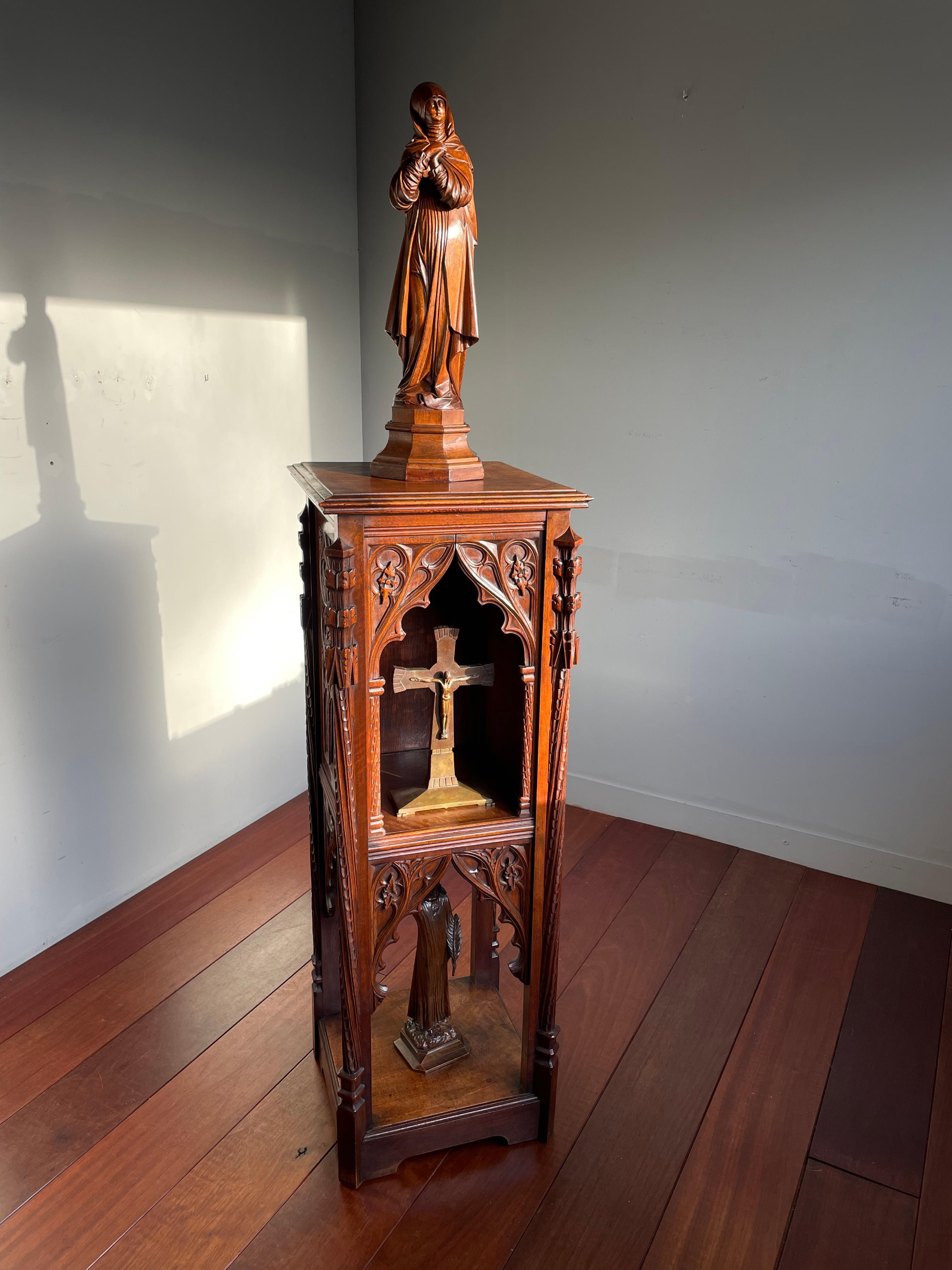 Hand-Carved Stunning Antique Hand Carved Gothic Revival Nutwood Pedestal Sculpture Stand For Sale