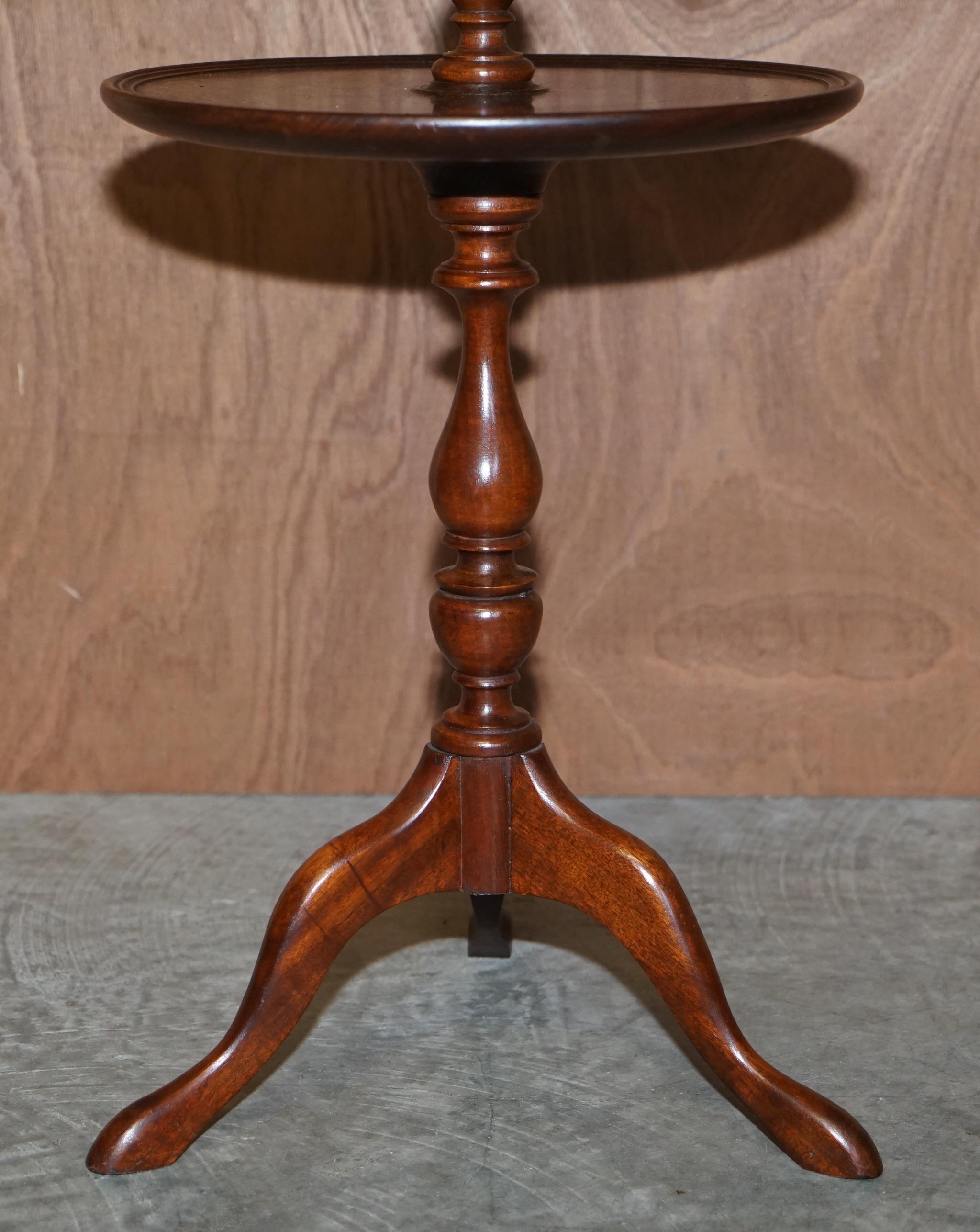 Stunning Antique Hardwood Three Tiered Whatnot Side End Lamp Wine Table For Sale 4