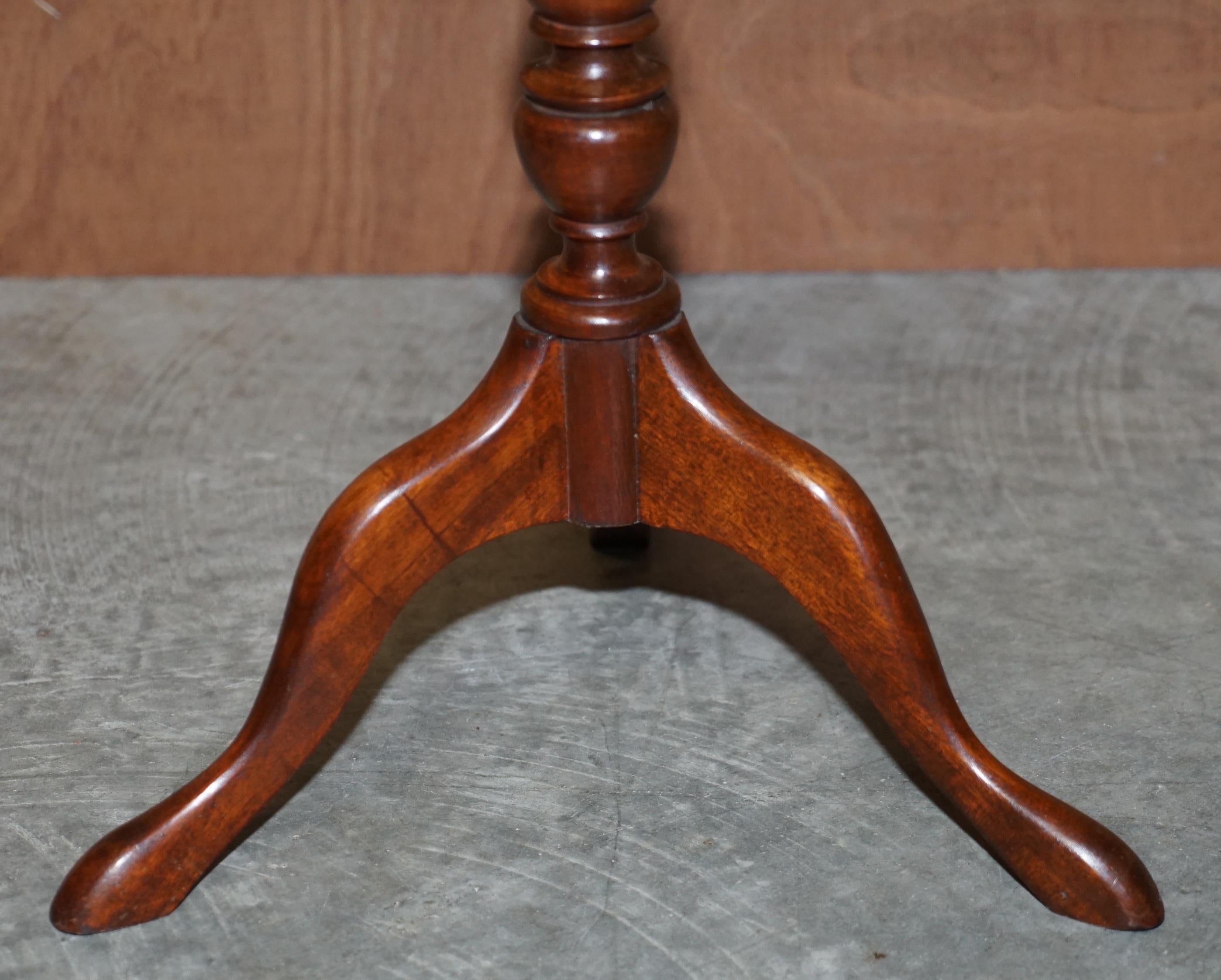 Stunning Antique Hardwood Three Tiered Whatnot Side End Lamp Wine Table For Sale 5