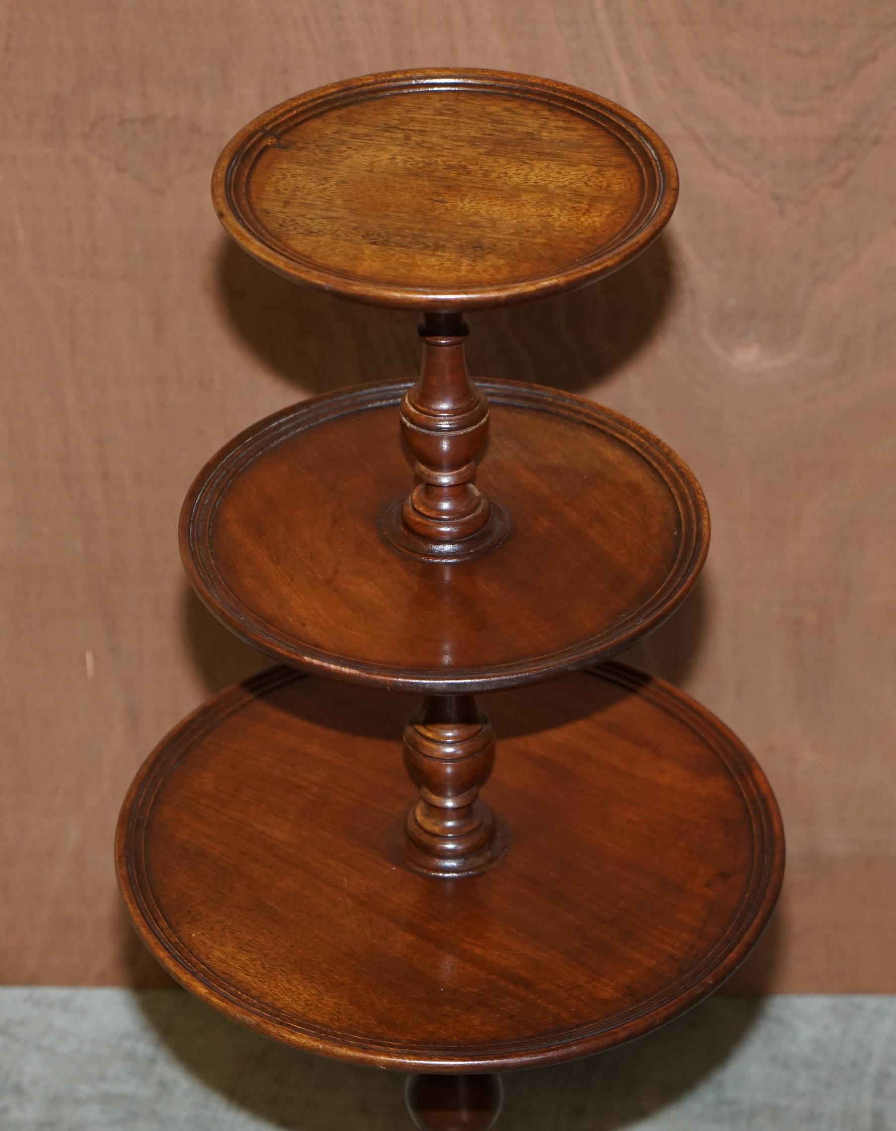 Victorian Stunning Antique Hardwood Three Tiered Whatnot Side End Lamp Wine Table For Sale