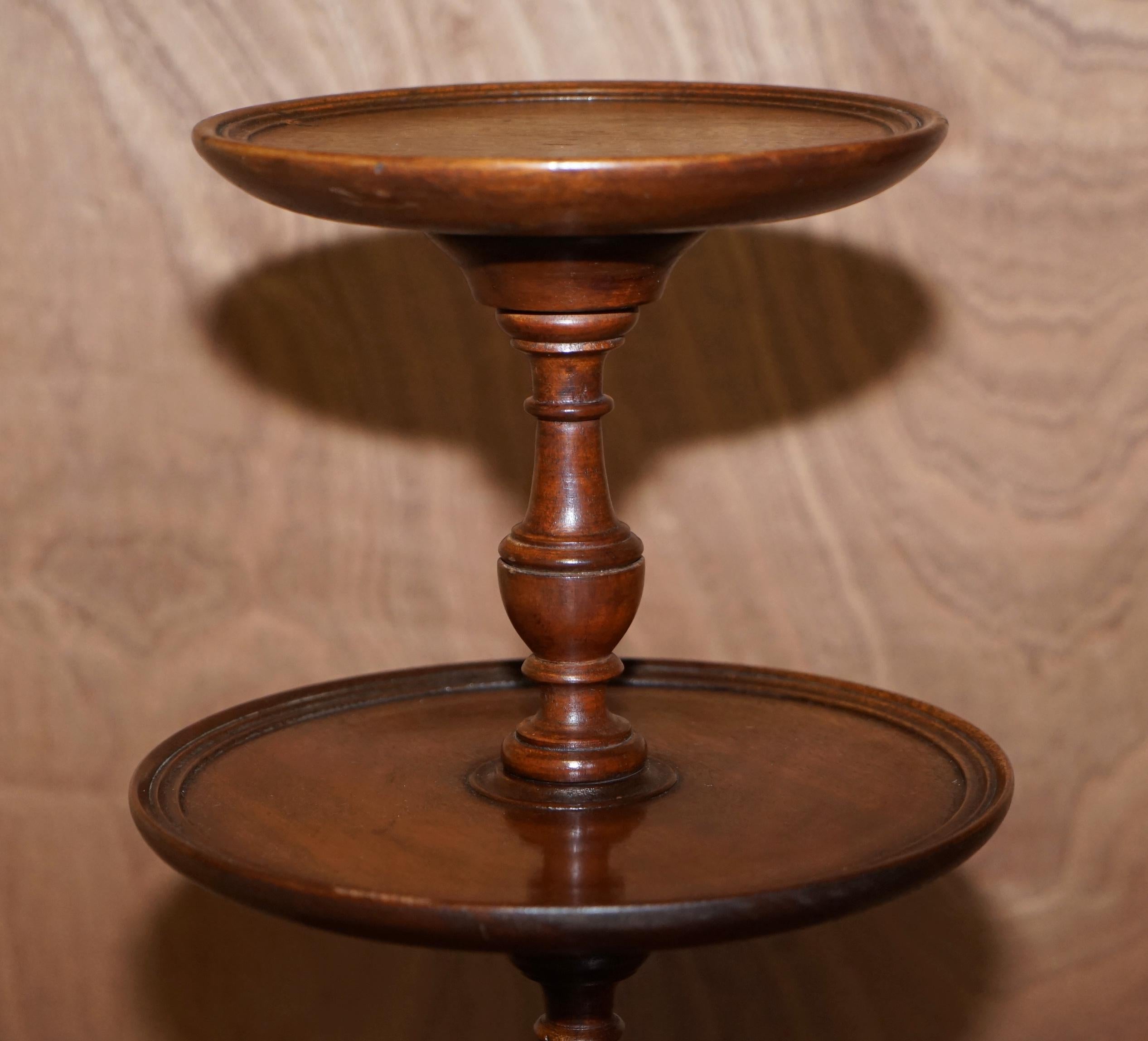 Stunning Antique Hardwood Three Tiered Whatnot Side End Lamp Wine Table For Sale 1