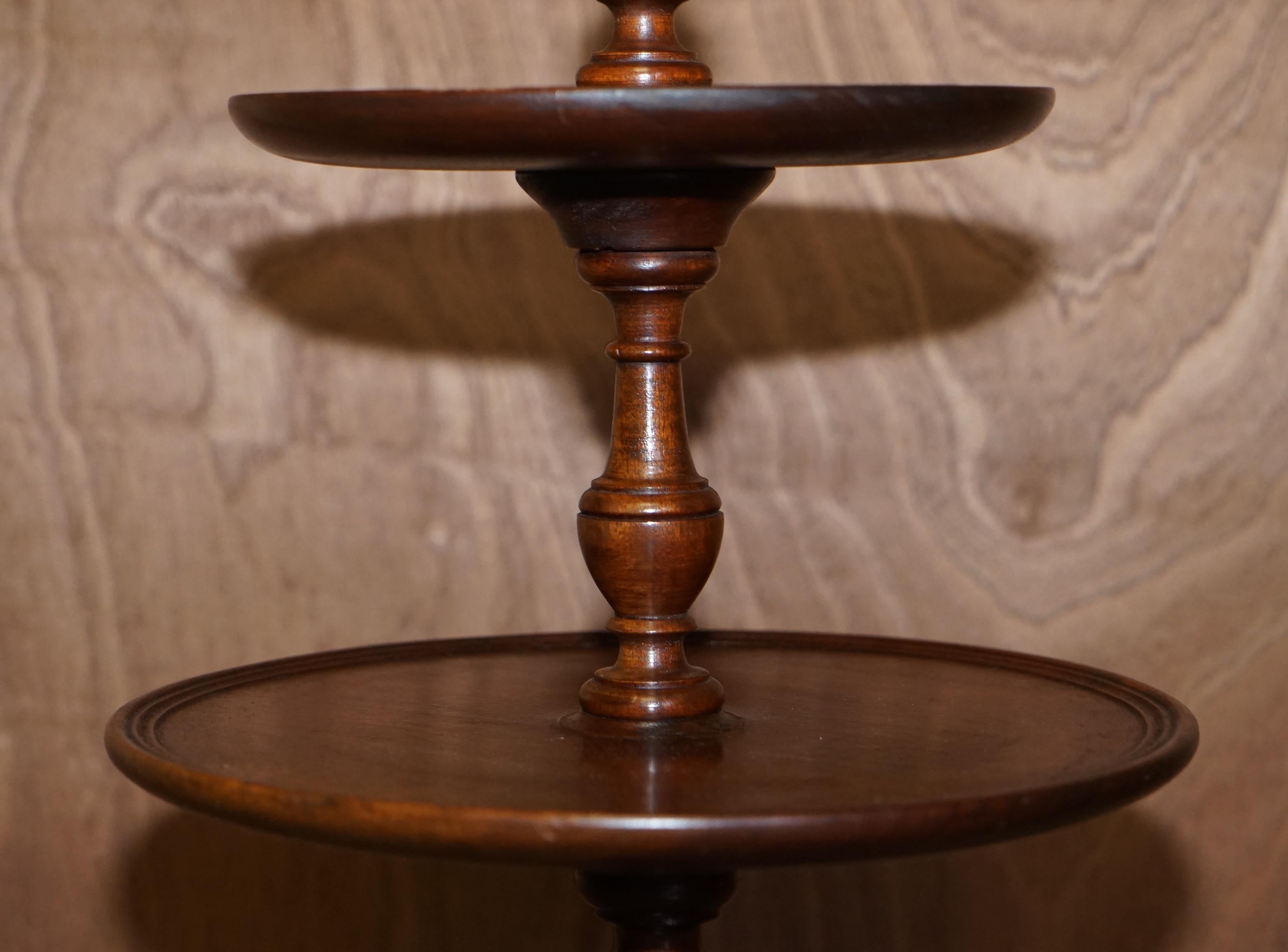 Stunning Antique Hardwood Three Tiered Whatnot Side End Lamp Wine Table For Sale 2