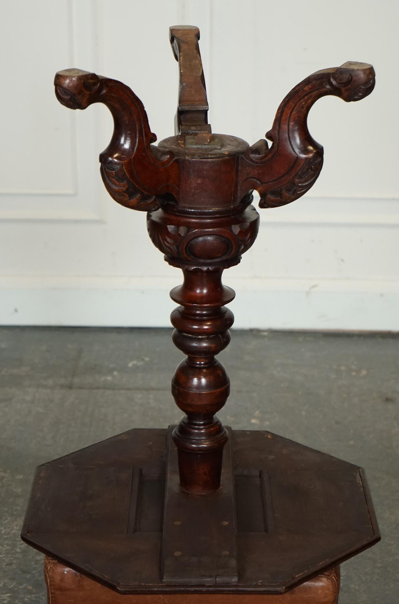 STUNNING ANTIQUE ITALiAN CHESS SIDE END LAMP TABLE WITH CARVED LEGS For Sale 8