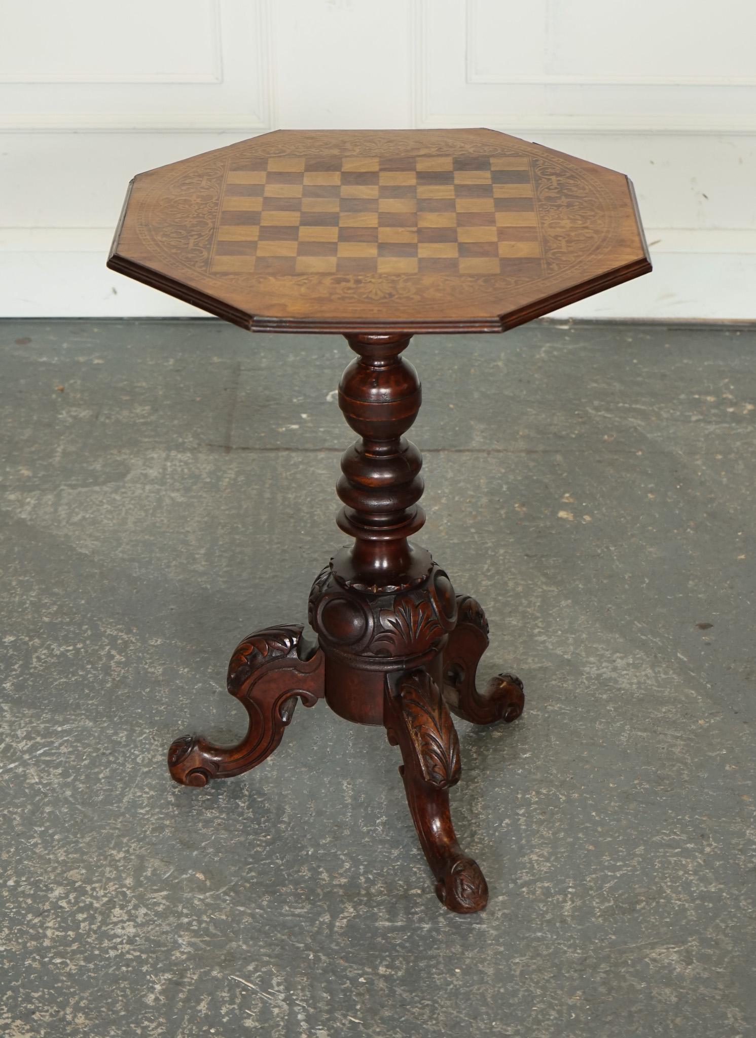 British STUNNING ANTIQUE ITALiAN CHESS SIDE END LAMP TABLE WITH CARVED LEGS For Sale