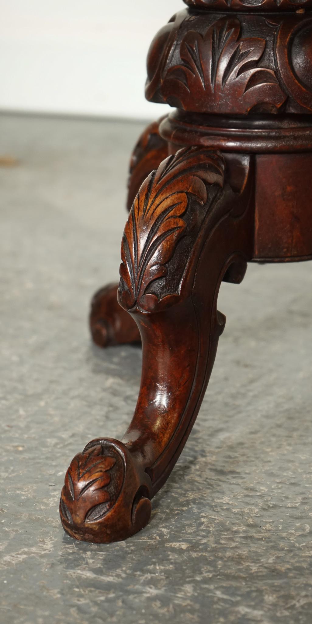 20th Century STUNNING ANTIQUE ITALiAN CHESS SIDE END LAMP TABLE WITH CARVED LEGS For Sale