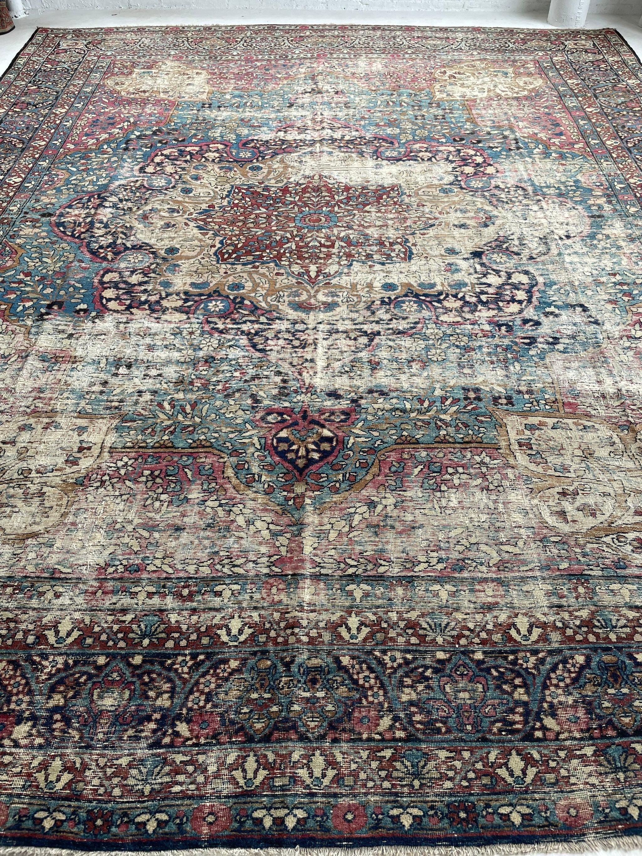20ième siècle Superbe tapis persan ancien Kermanshah-Lavar de couleur unique, datant d'environ 1920 en vente