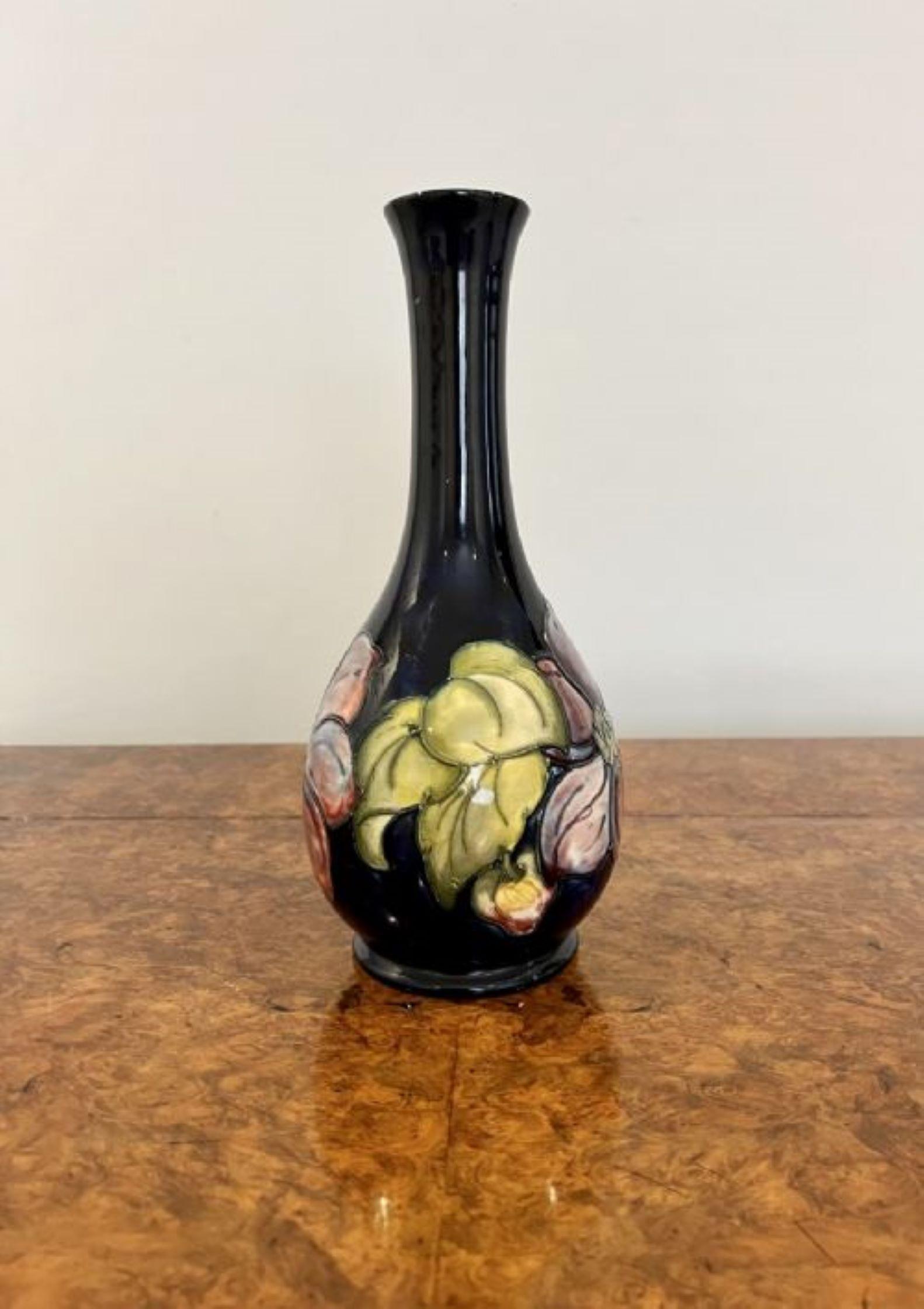 Stunning antique quality Moorcroft vase  In Good Condition For Sale In Ipswich, GB