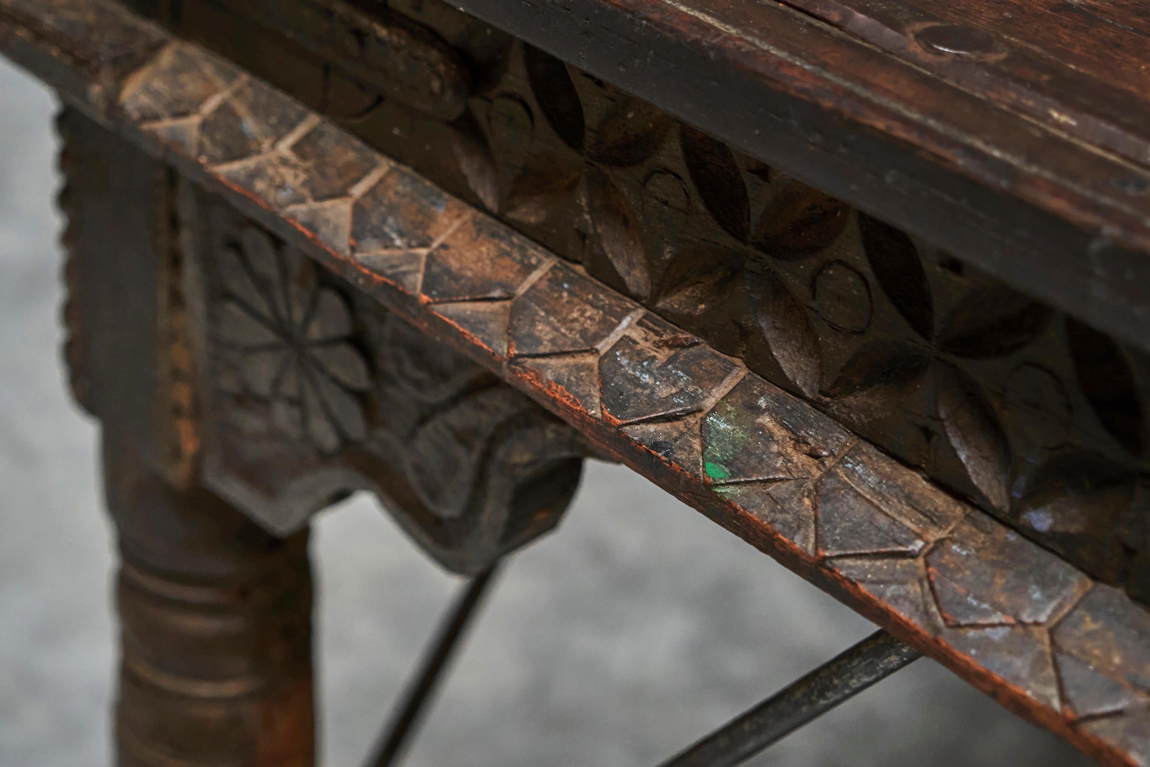 Superbe table de salle à manger ancienne à porte de cour Rajasthan 19ème siècle en vente 3