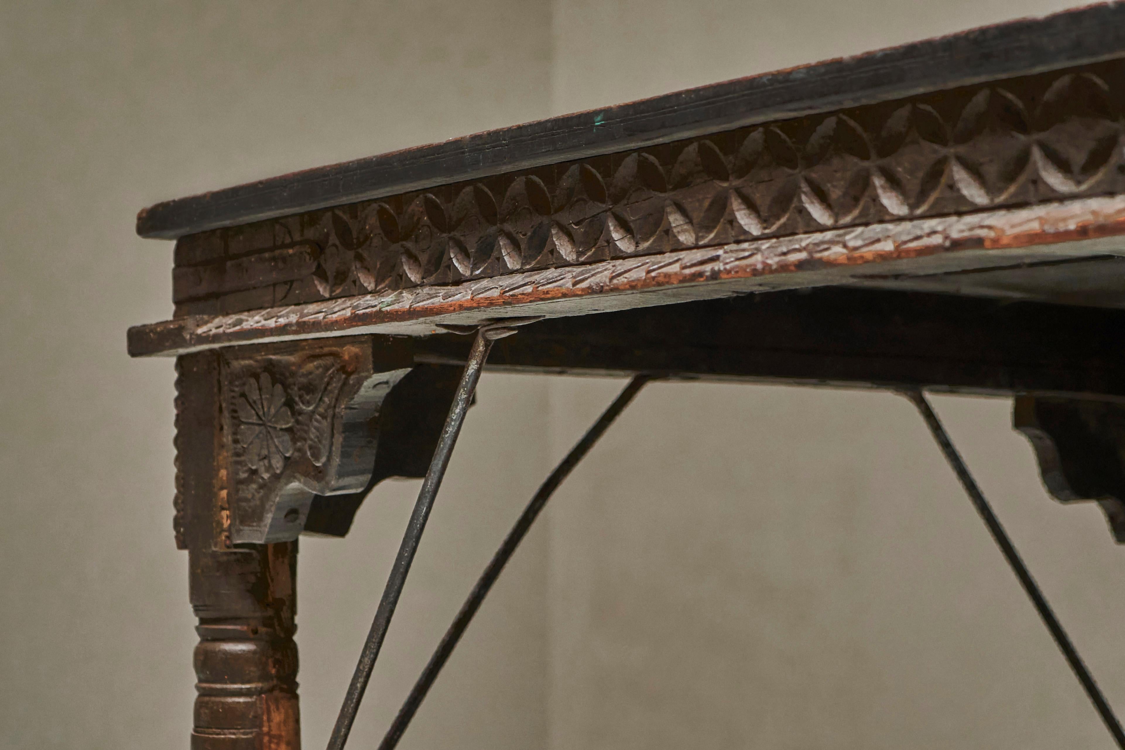 Superbe table de salle à manger ancienne à porte de cour Rajasthan 19ème siècle en vente 5