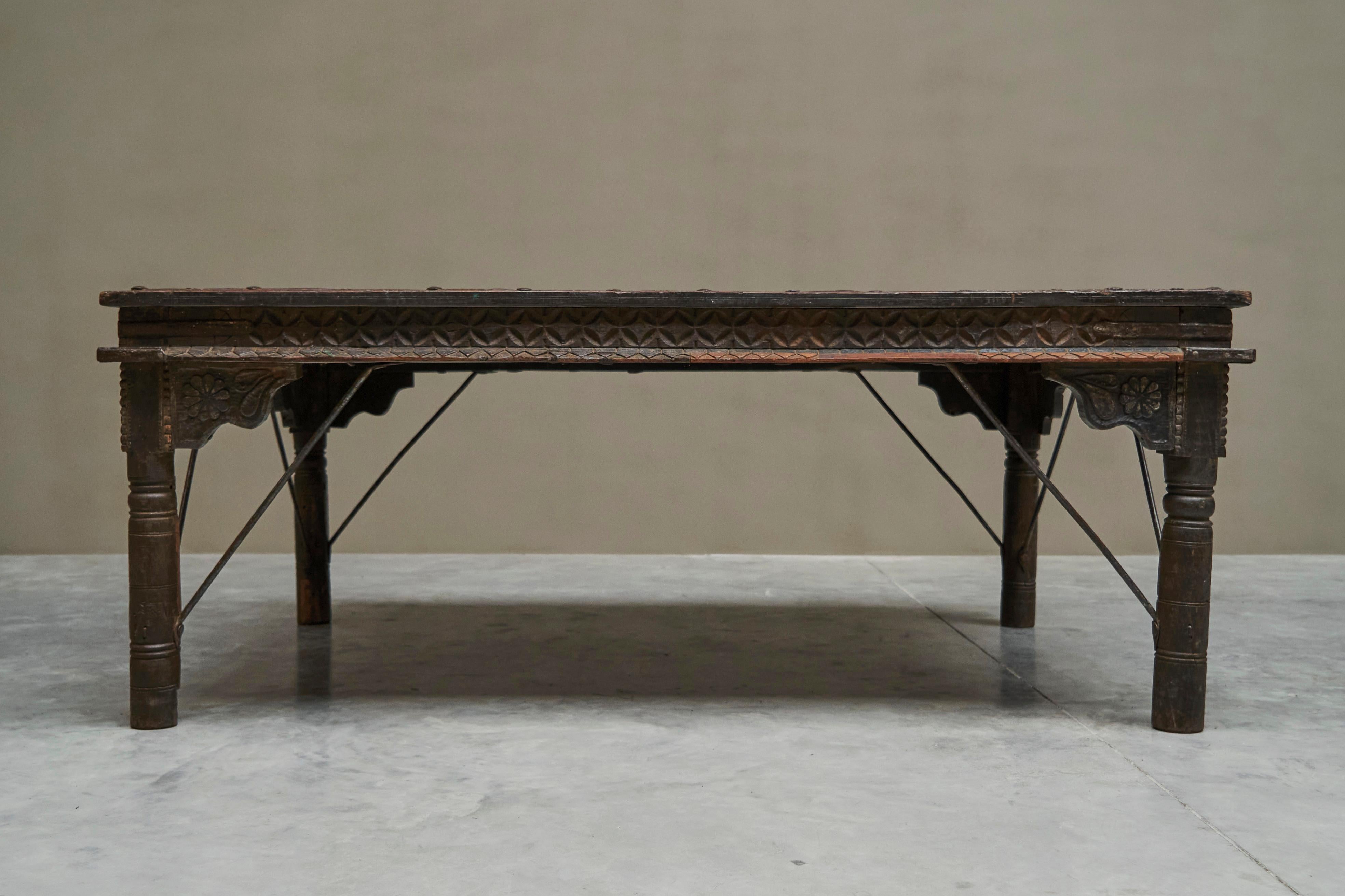 Superbe table de salle à manger ancienne à porte de cour Rajasthan 19ème siècle en vente 8