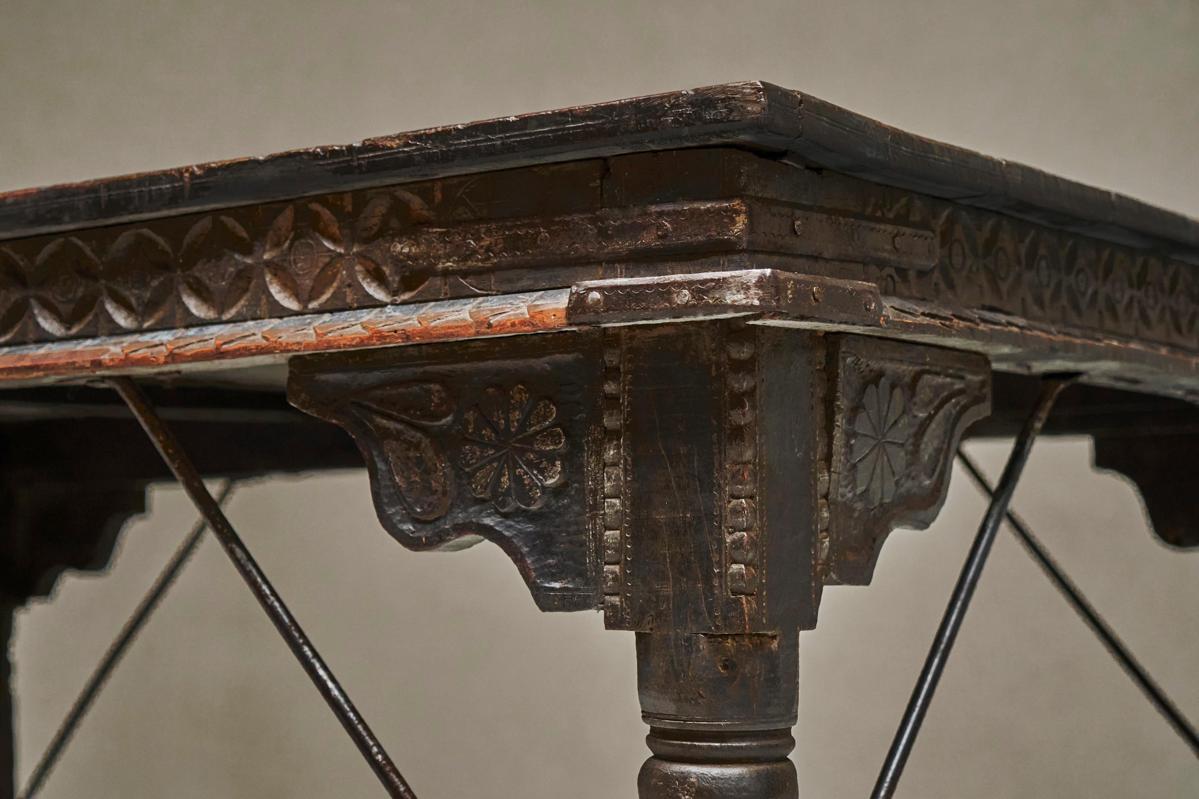 Superbe table de salle à manger ancienne à porte de cour Rajasthan 19ème siècle en vente 9