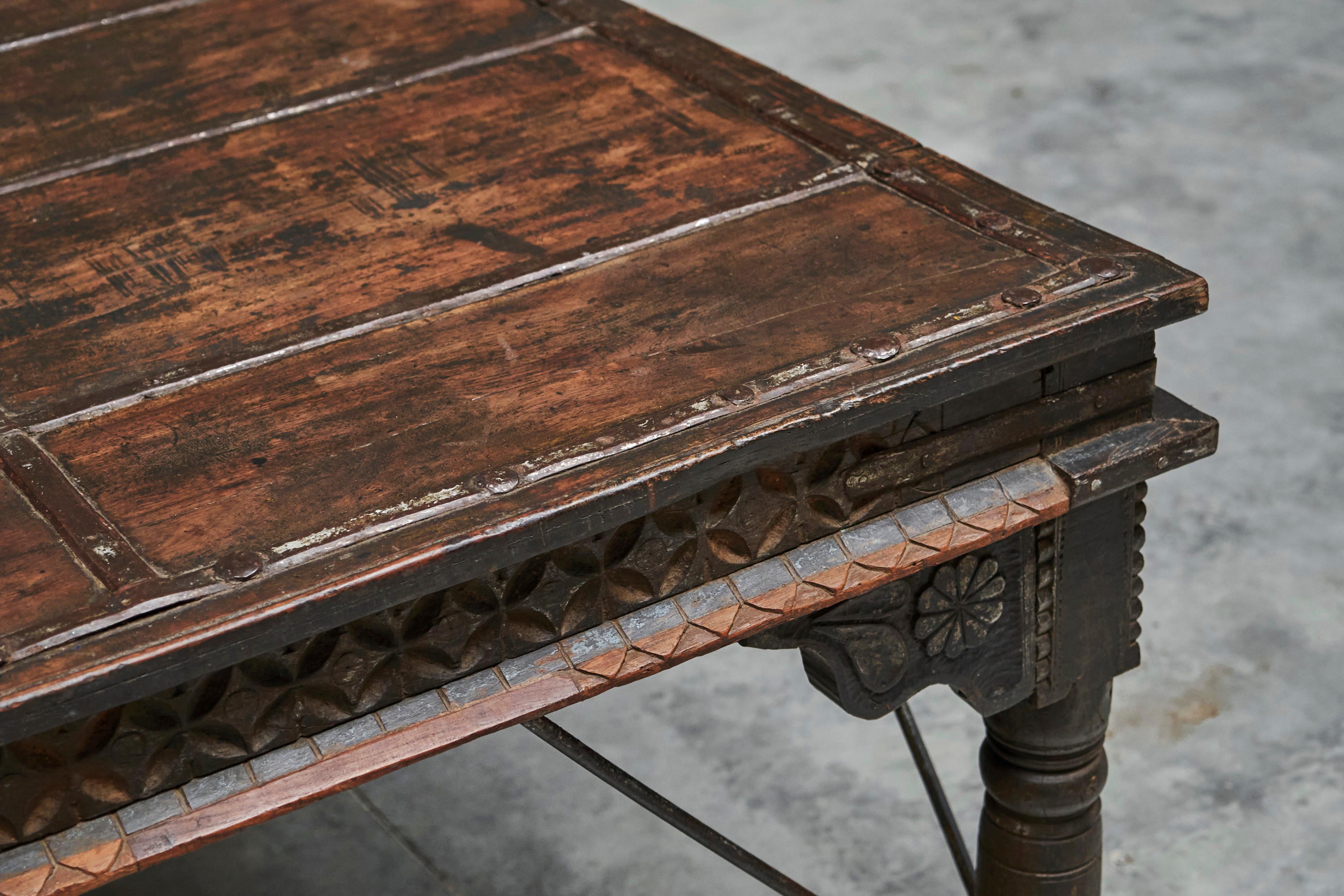 Fait main Superbe table de salle à manger ancienne à porte de cour Rajasthan 19ème siècle en vente