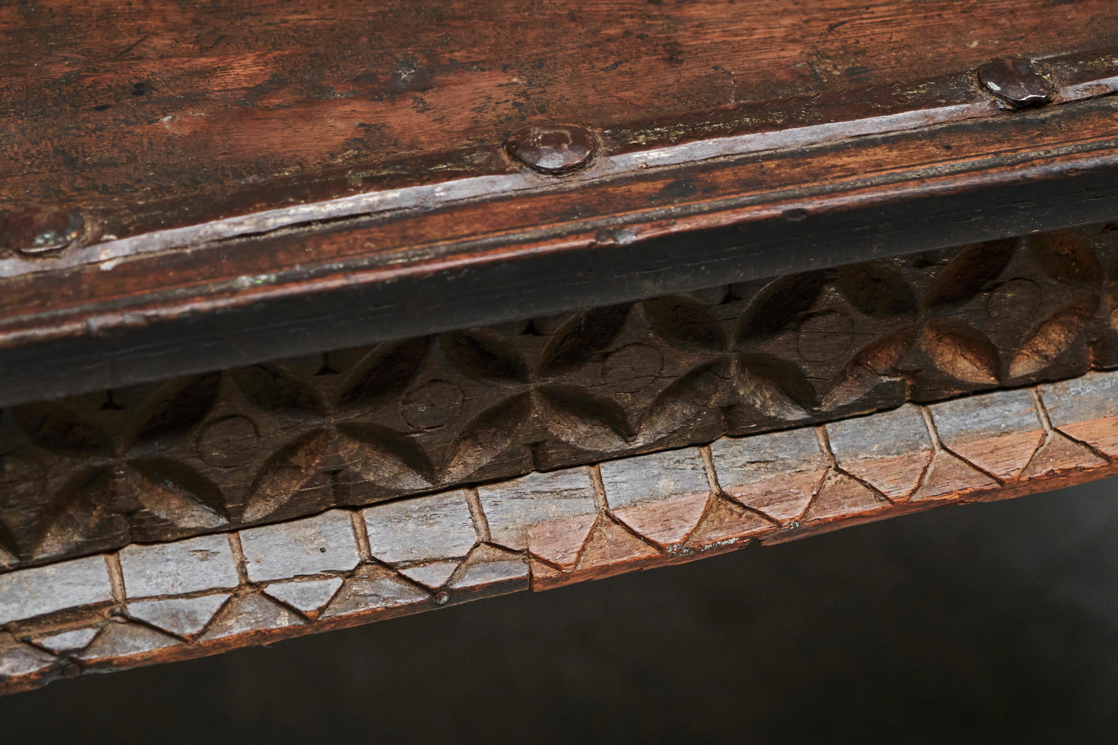XIXe siècle Superbe table de salle à manger ancienne à porte de cour Rajasthan 19ème siècle en vente