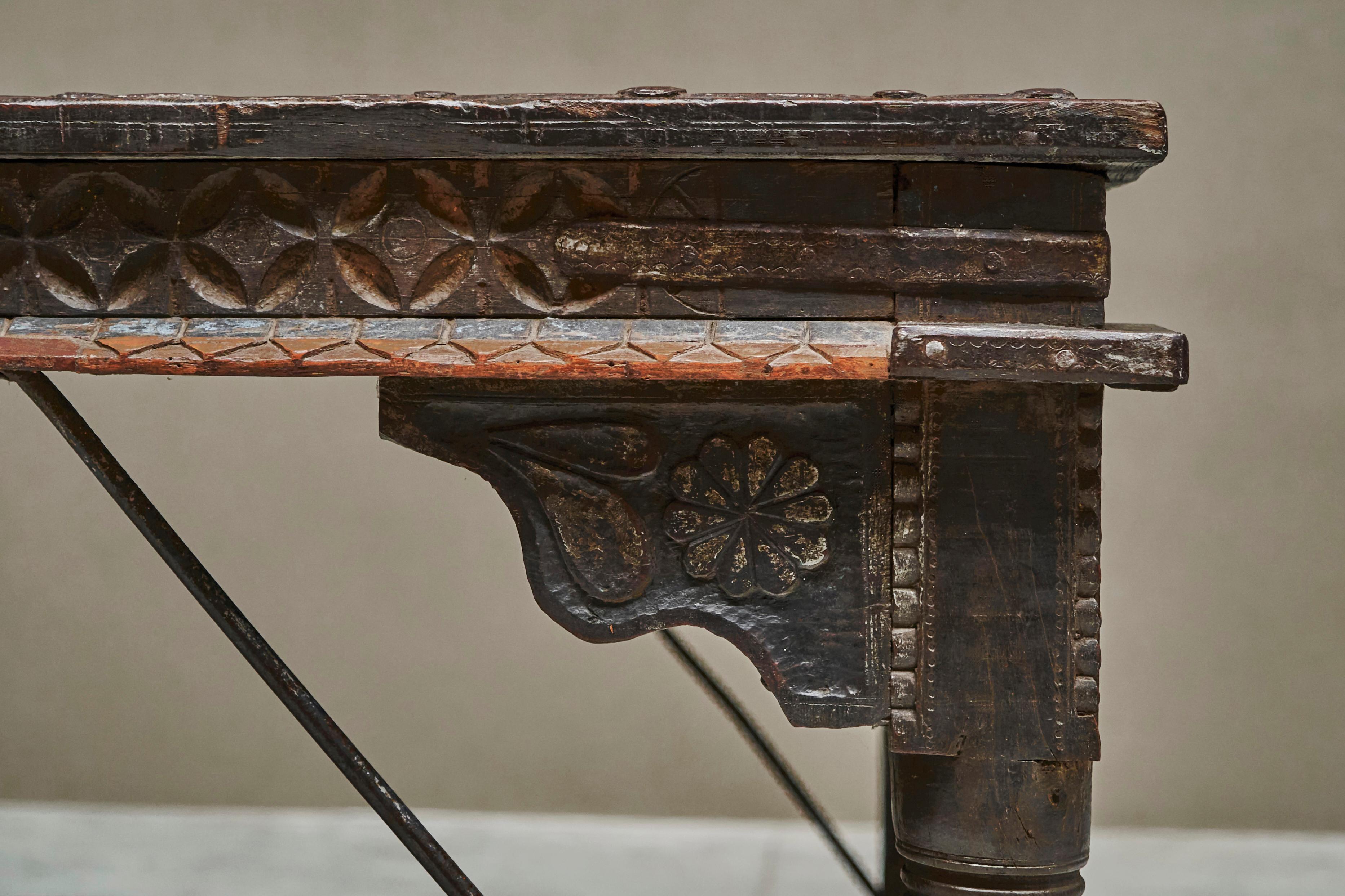 Superbe table de salle à manger ancienne à porte de cour Rajasthan 19ème siècle en vente 1