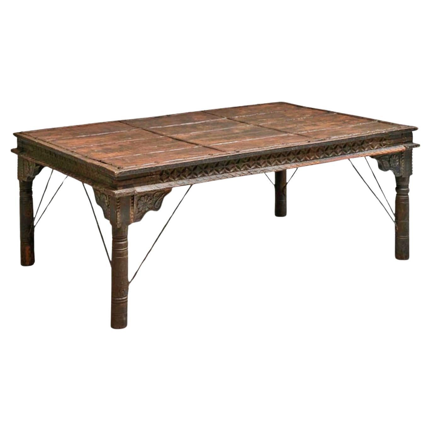 Impresionante Mesa de Comedor Antigua con Puerta de Patio del Rajastán Siglo XIX