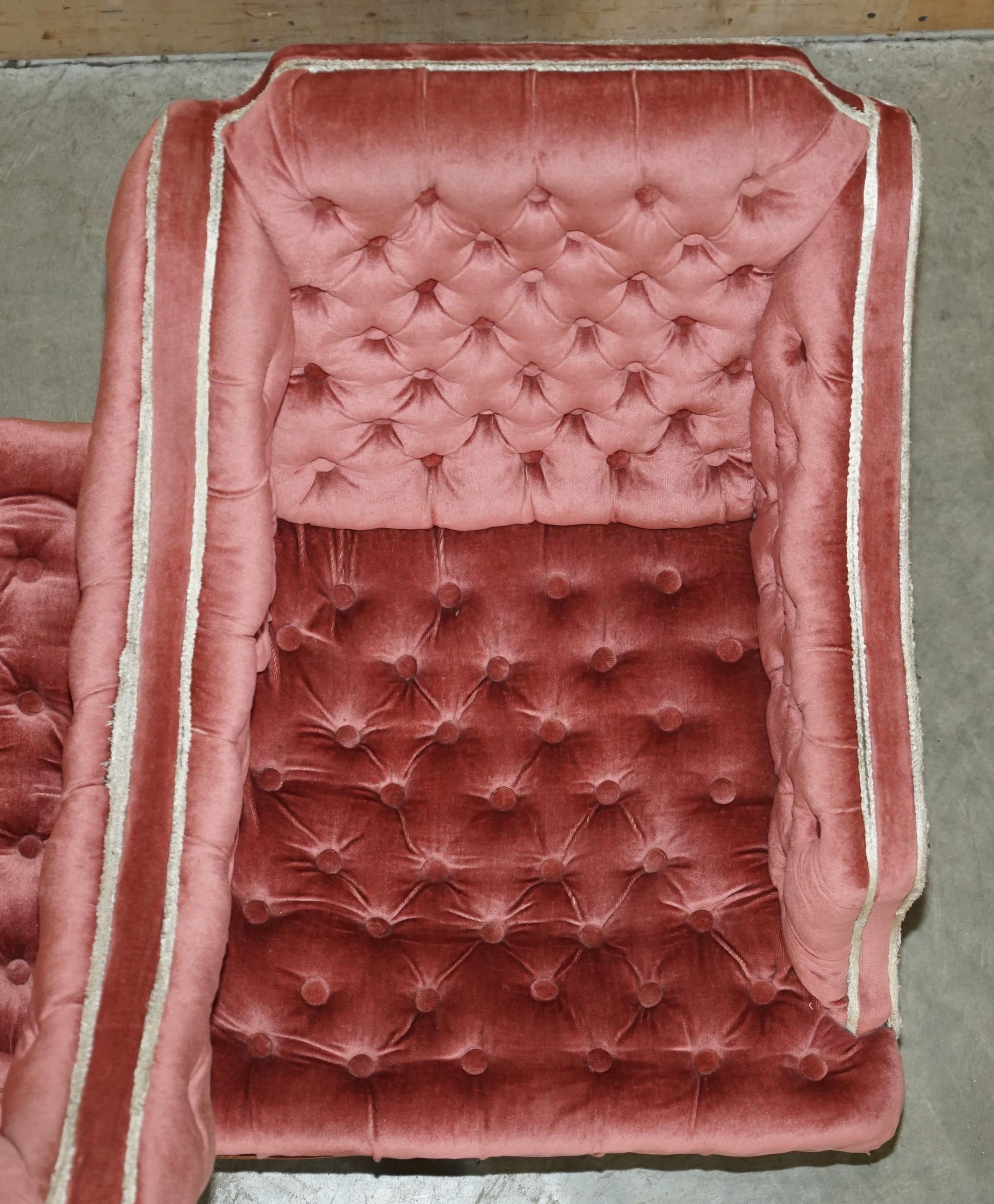 STUNNING ANTiQUE REGENCY CHESTERFIELD TUFTED „TETE A TETE“ CONVERSATION SOFA (Englisch) im Angebot