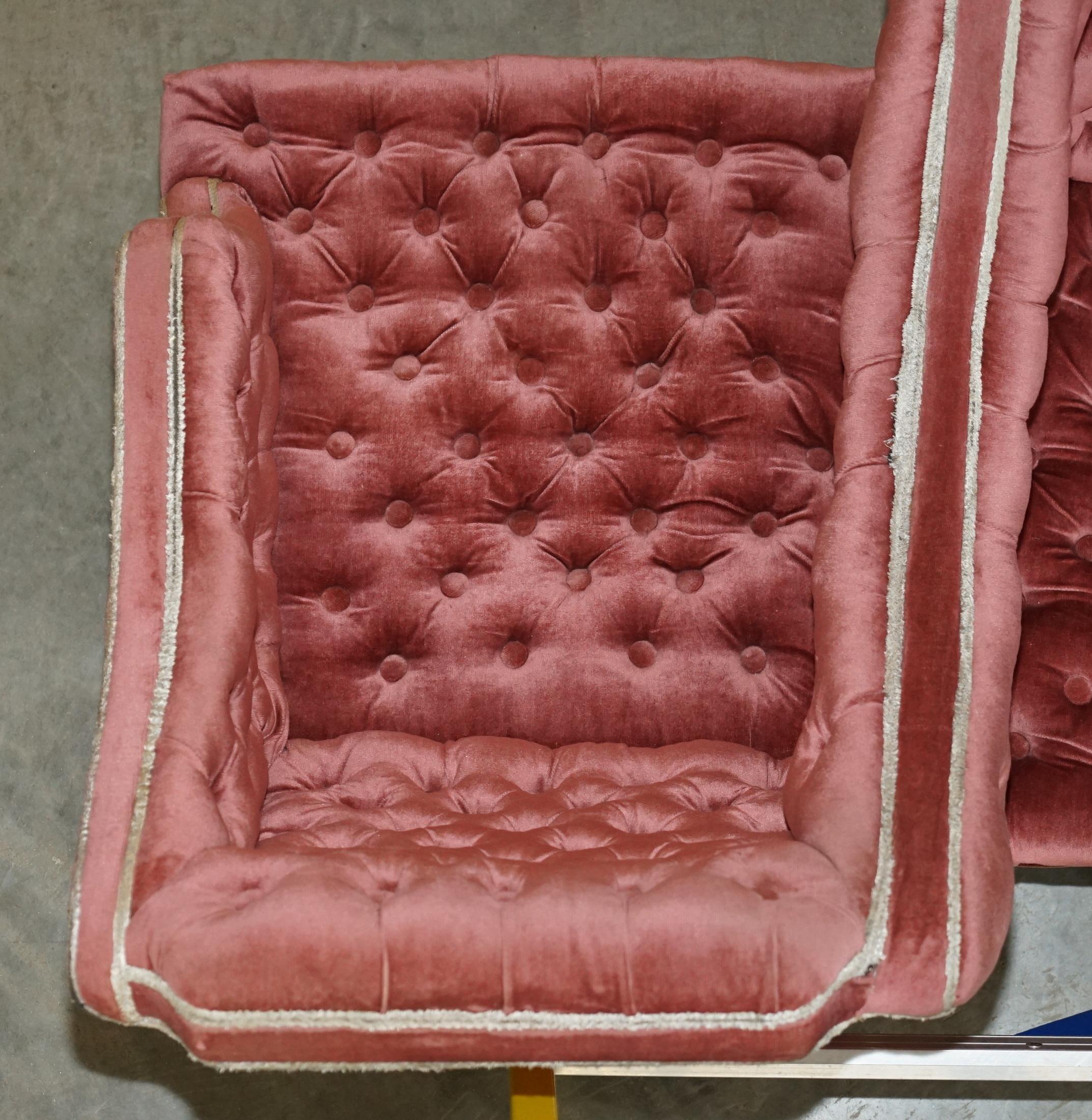 STUNNING ANTiQUE REGENCY CHESTERFIELD TUFTED „TETE A TETE“ CONVERSATION SOFA (Handgefertigt) im Angebot