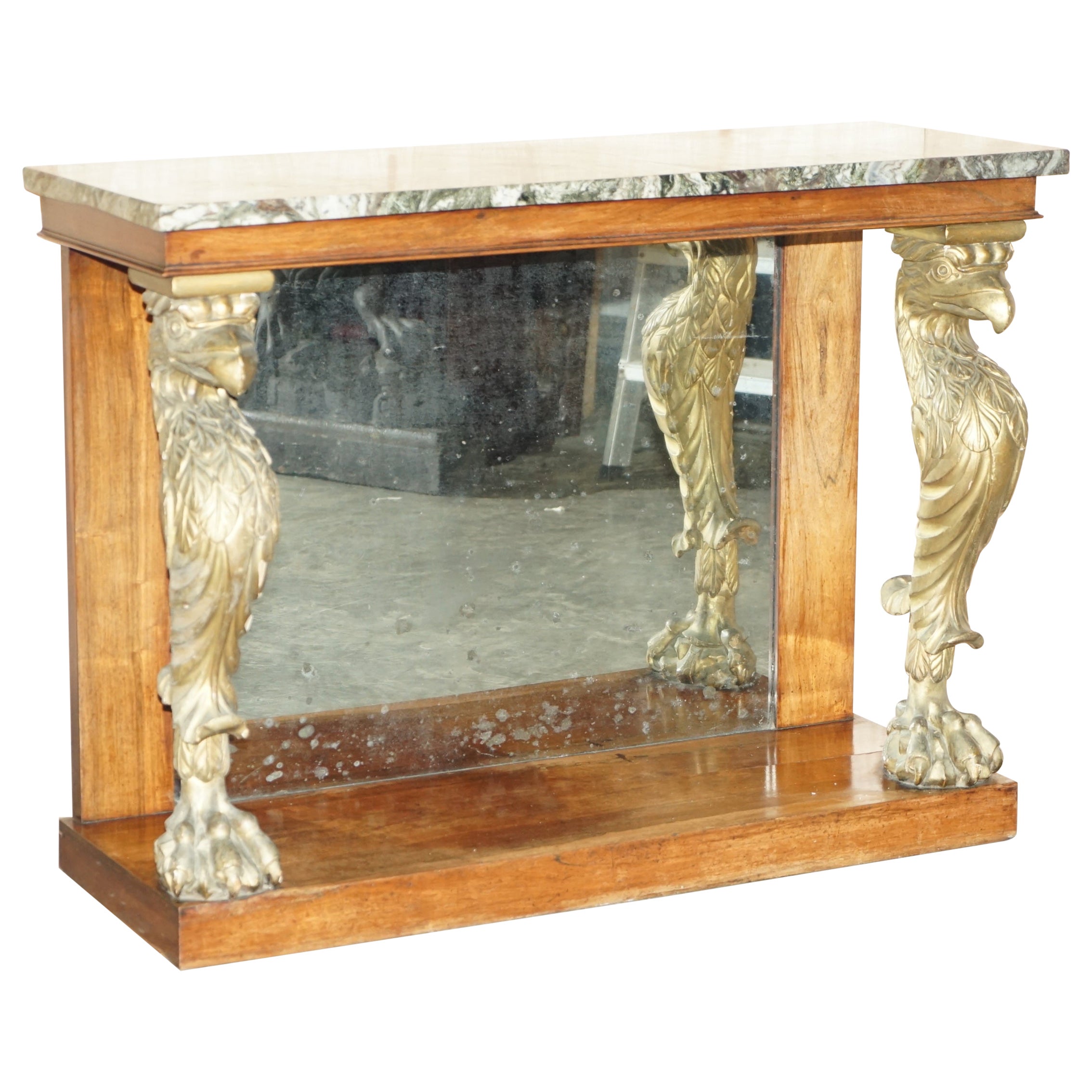 Stupendo tavolo da console antico Regency in legno duro, legno dorato e marmo scolpito a forma di aquila