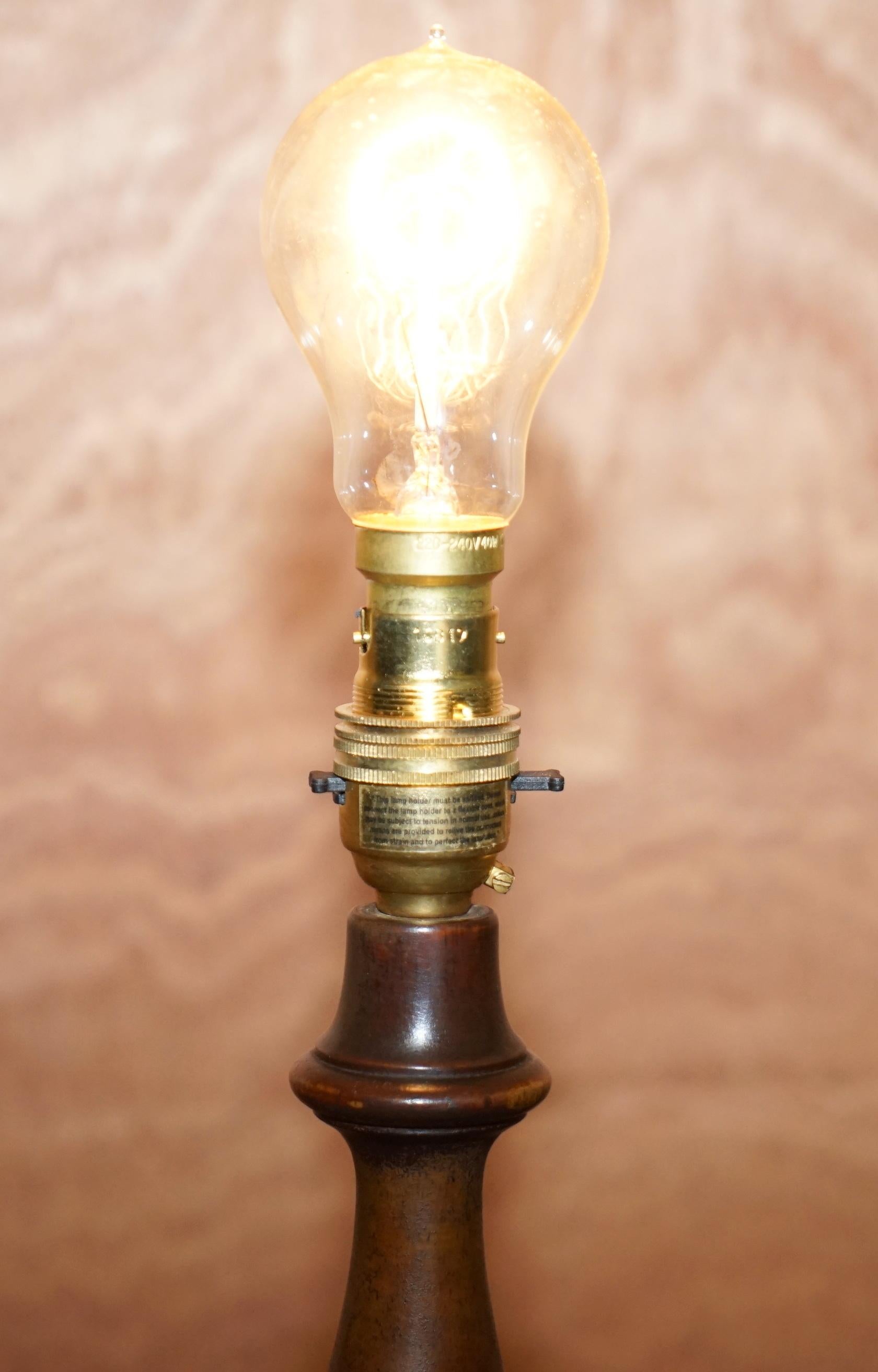 Stunning Antique Scottish Oak Floor Standing Lamp with Bobbin Turned Detailing 2