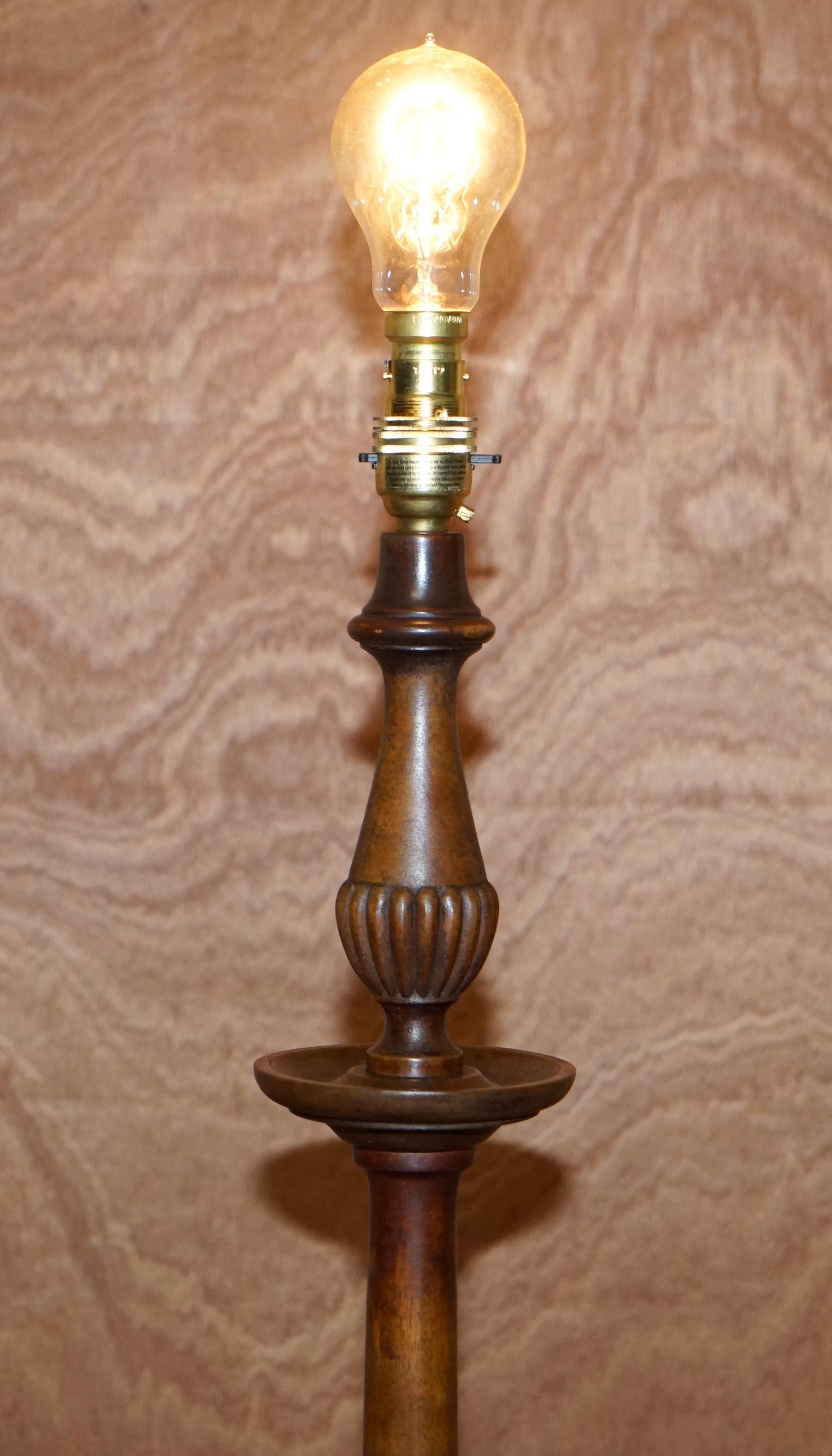 Edwardian Stunning Antique Scottish Oak Floor Standing Lamp with Bobbin Turned Detailing