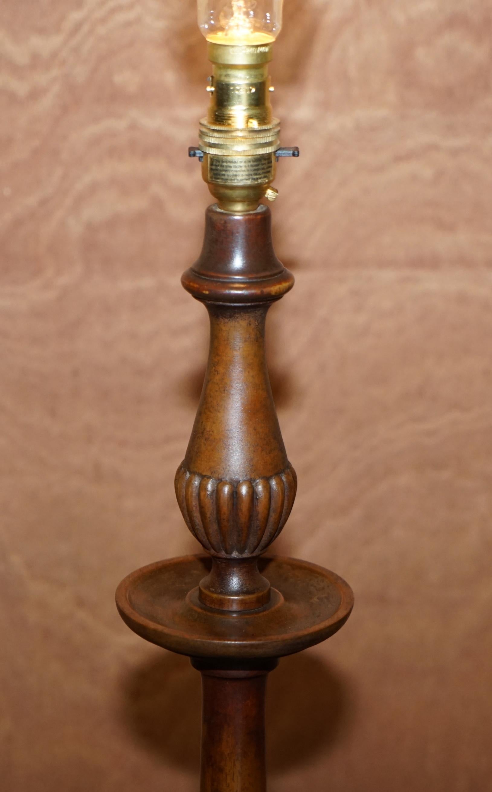 20th Century Stunning Antique Scottish Oak Floor Standing Lamp with Bobbin Turned Detailing