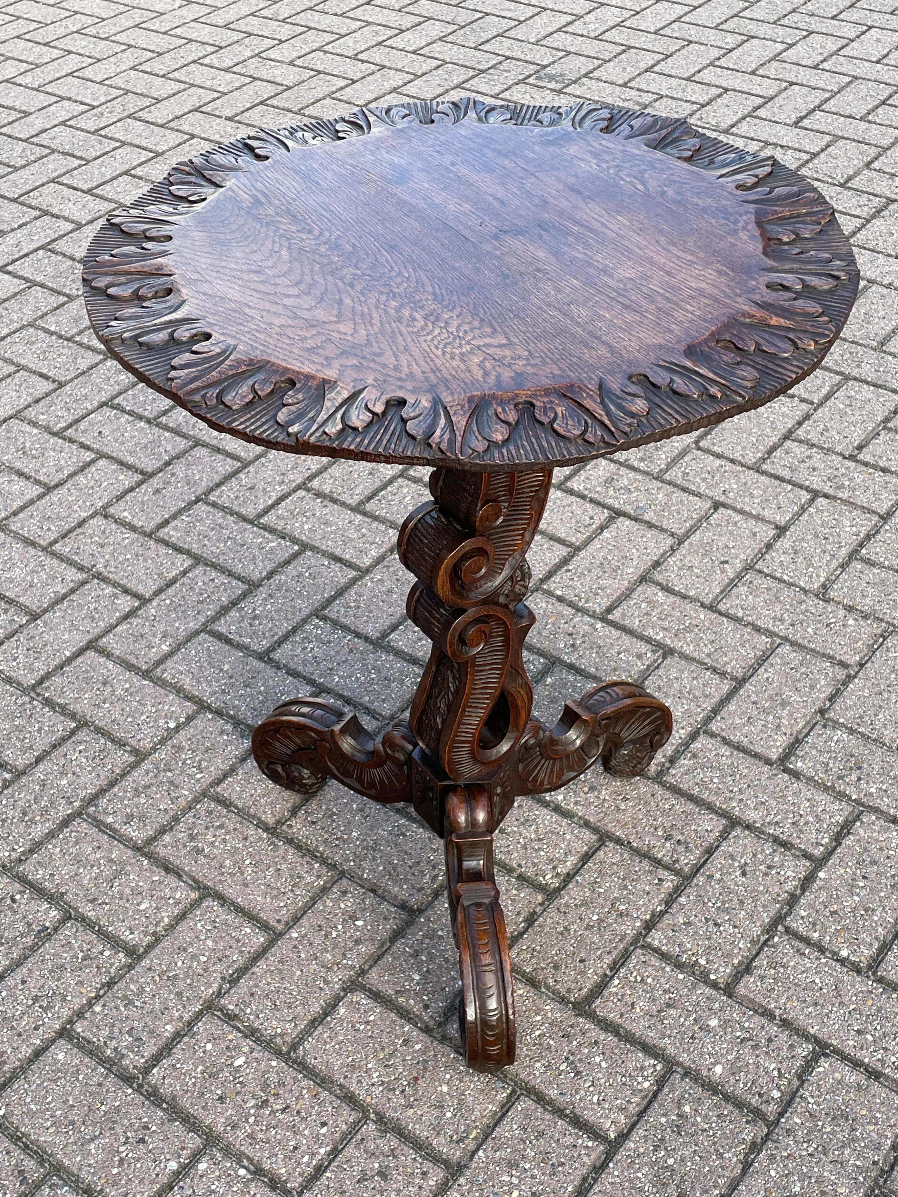 Néo-rococo Superbe table torchère ou guéridon ancienne avec Motifs de coquillages rococo sculptés à la main en vente