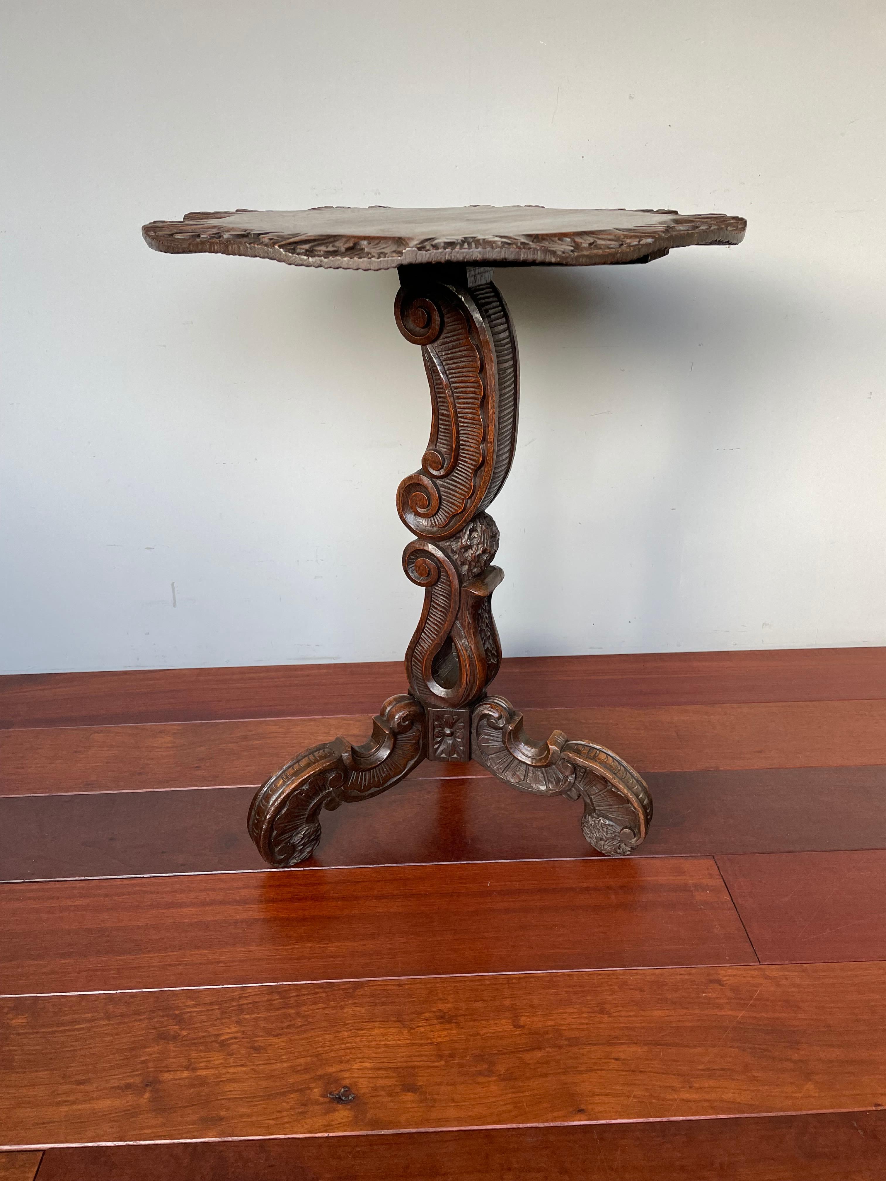 European Stunning Antique Torchere or Gueridon Table w. Hand Carved Rococo Shell Motifs For Sale