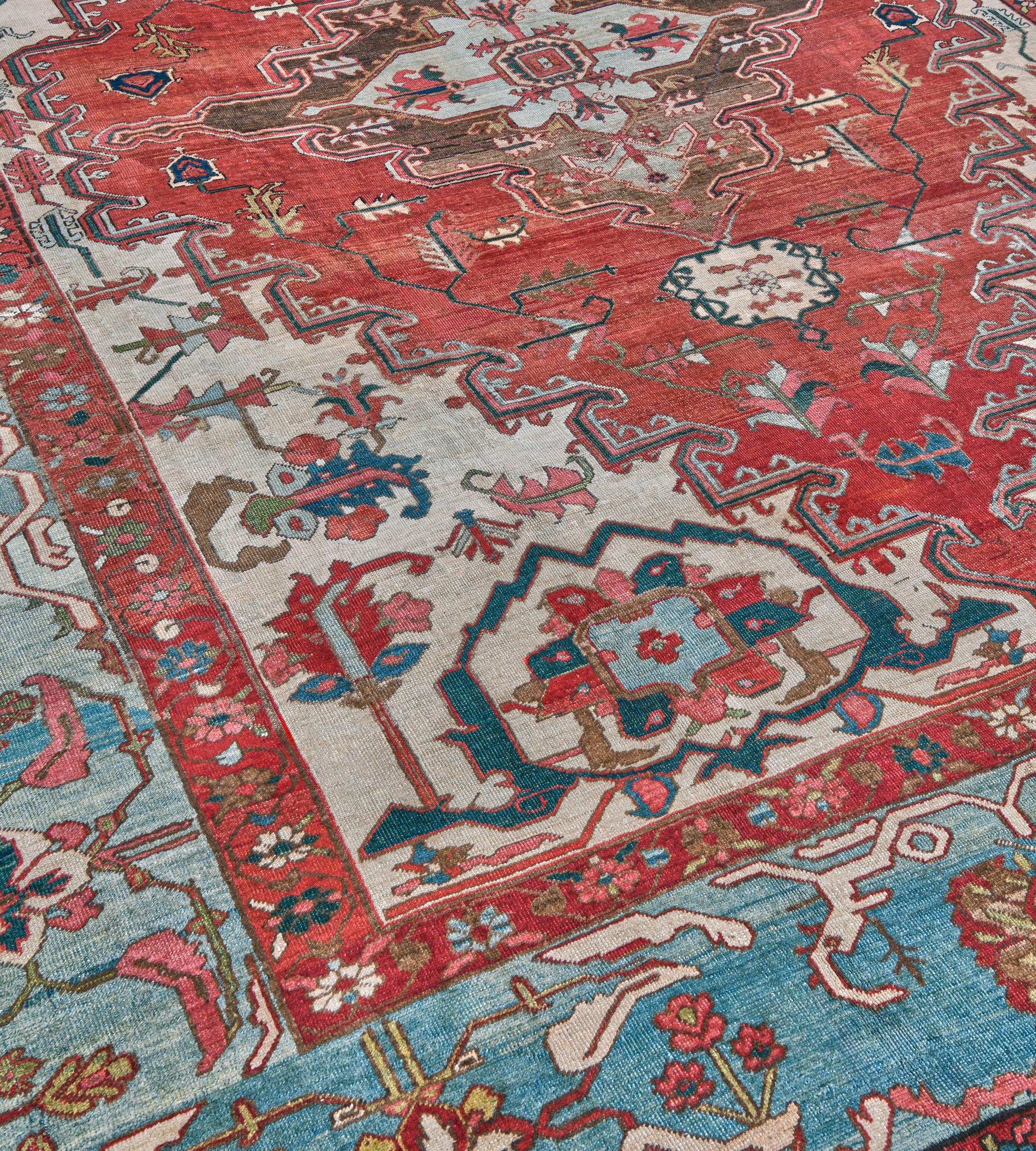 Stunning Antique Traditional Hand-Woven Persian Serapi In Good Condition For Sale In West Hollywood, CA