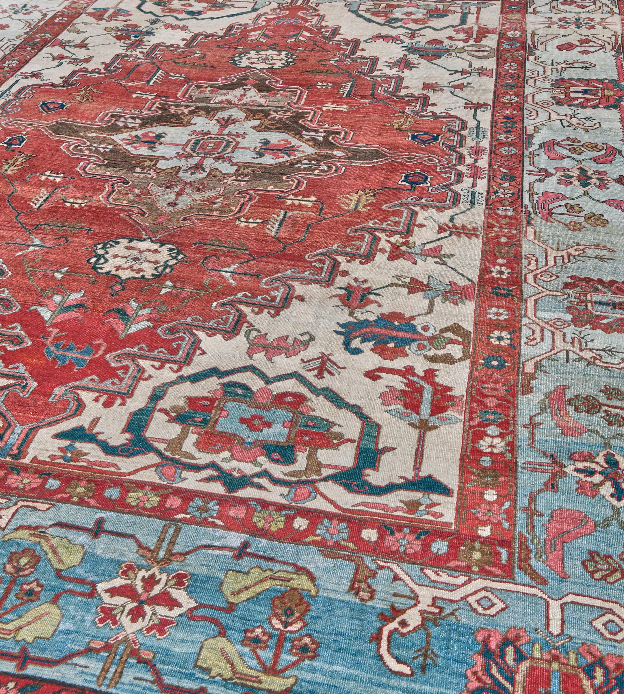 Stunning Antique Traditional Hand-Woven Persian Serapi For Sale 1