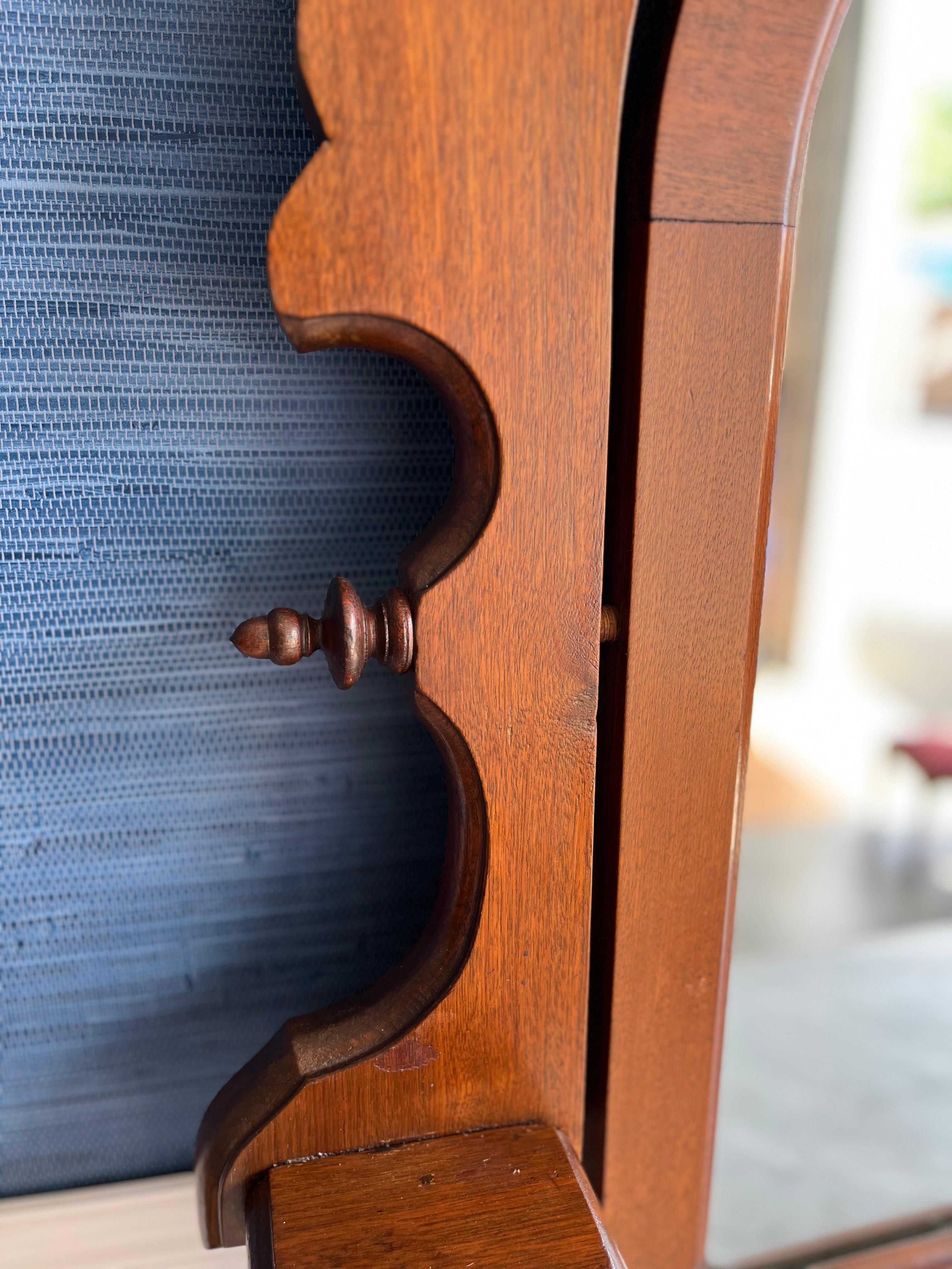 Stupefacente cassettone in legno di boro con piano in marmo di epoca vittoriana Eastlake con specchio in vendita 4