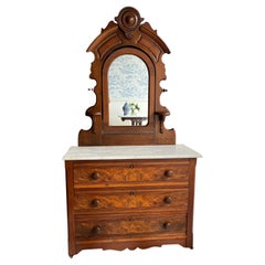 Stupefacente cassettone in legno di boro con piano in marmo di epoca vittoriana Eastlake con specchio