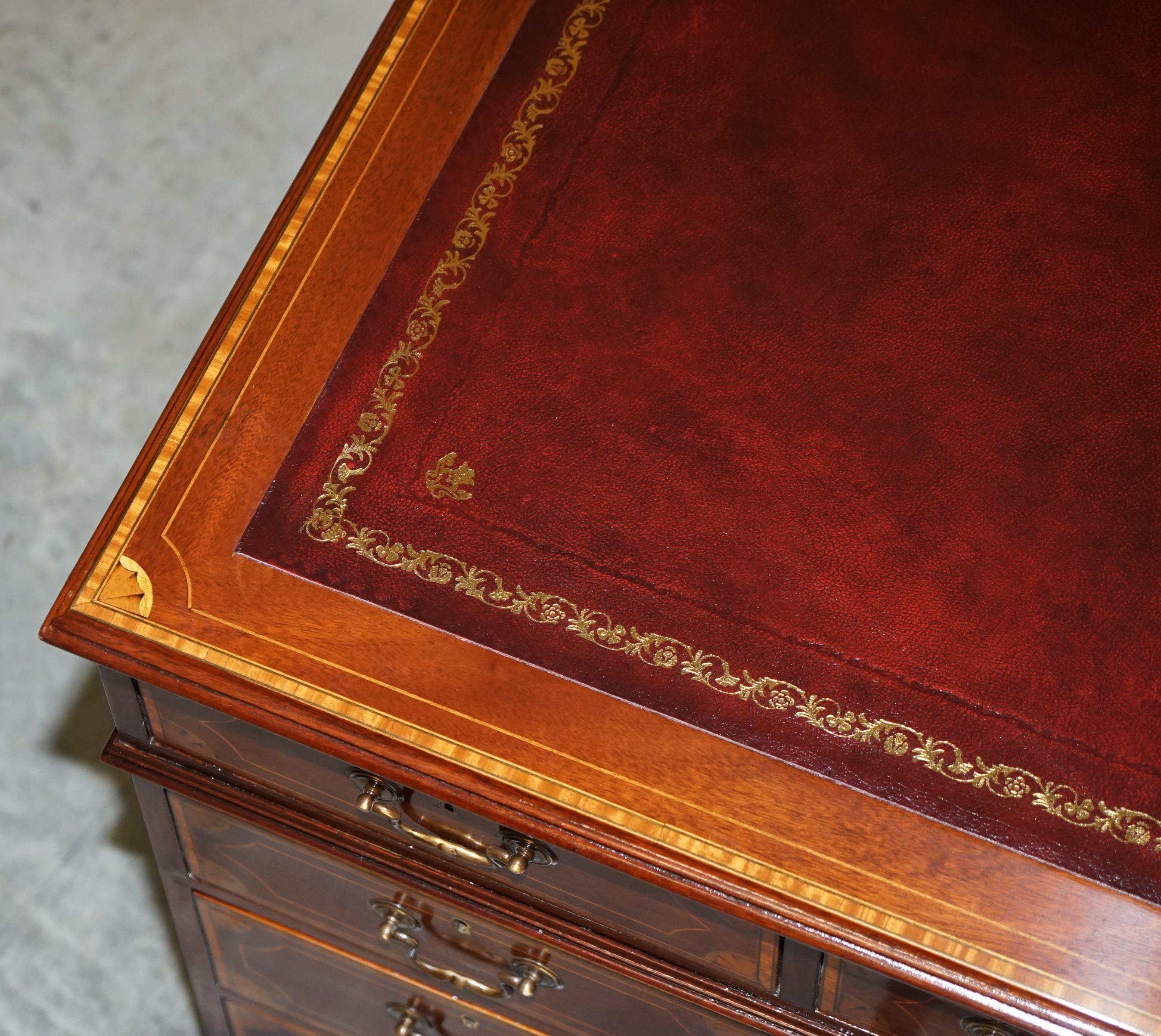 Impresionante escritorio antiguo victoriano Sheraton Revival totalmente restaurado Cuero sangre de buey en venta 2