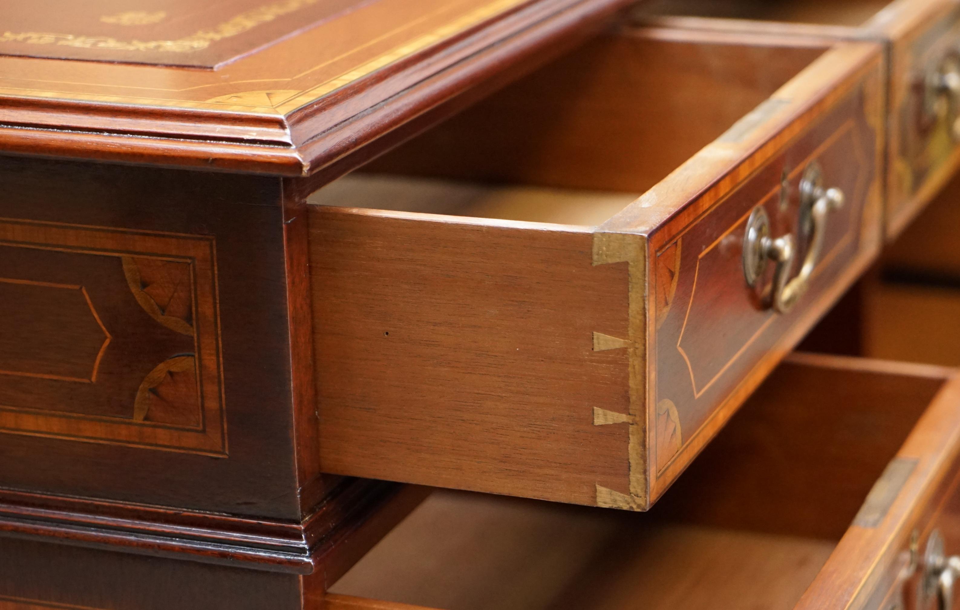 Impresionante escritorio antiguo victoriano Sheraton Revival totalmente restaurado Cuero sangre de buey en venta 12