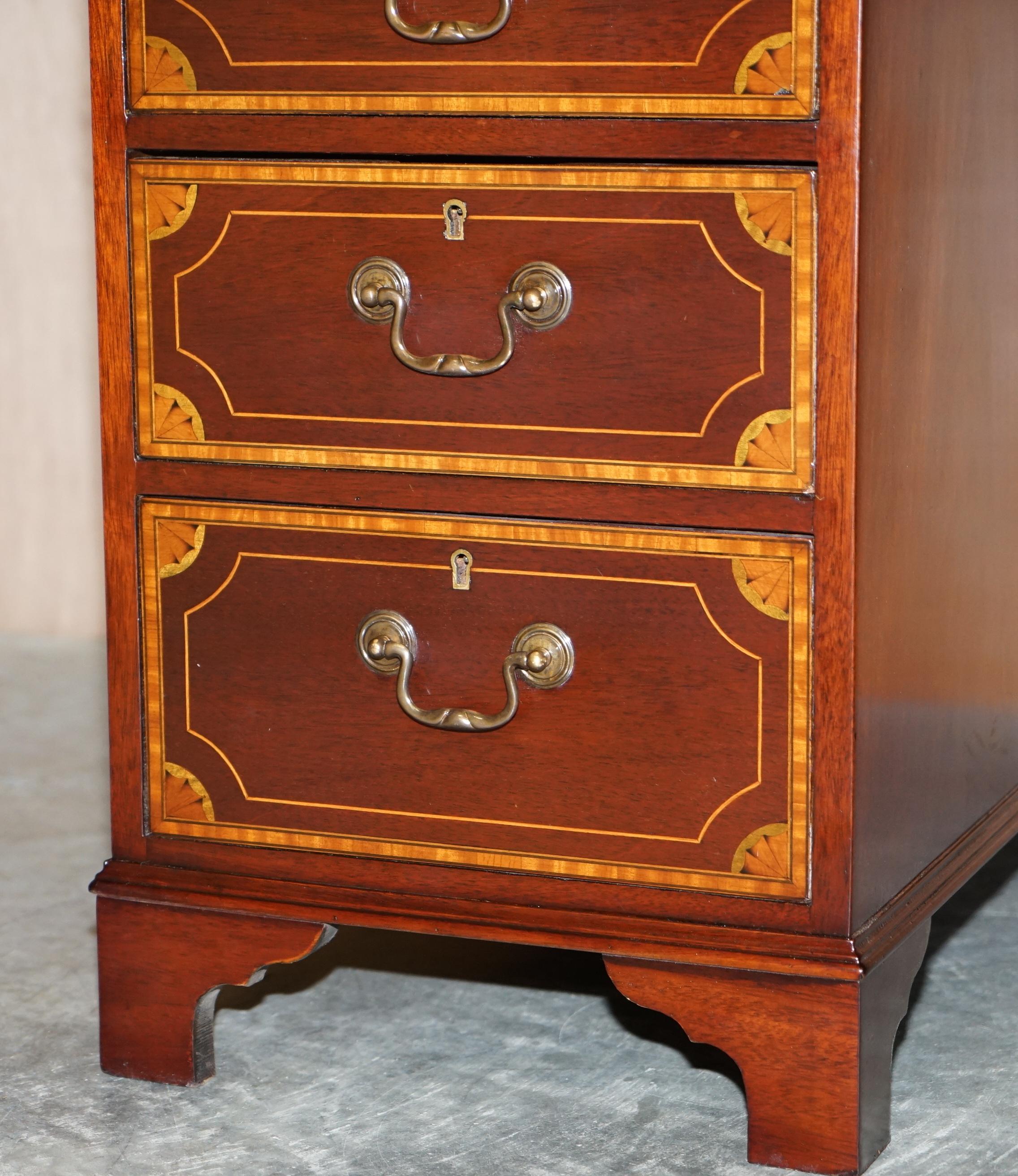 Impresionante escritorio antiguo victoriano Sheraton Revival totalmente restaurado Cuero sangre de buey Inglés en venta
